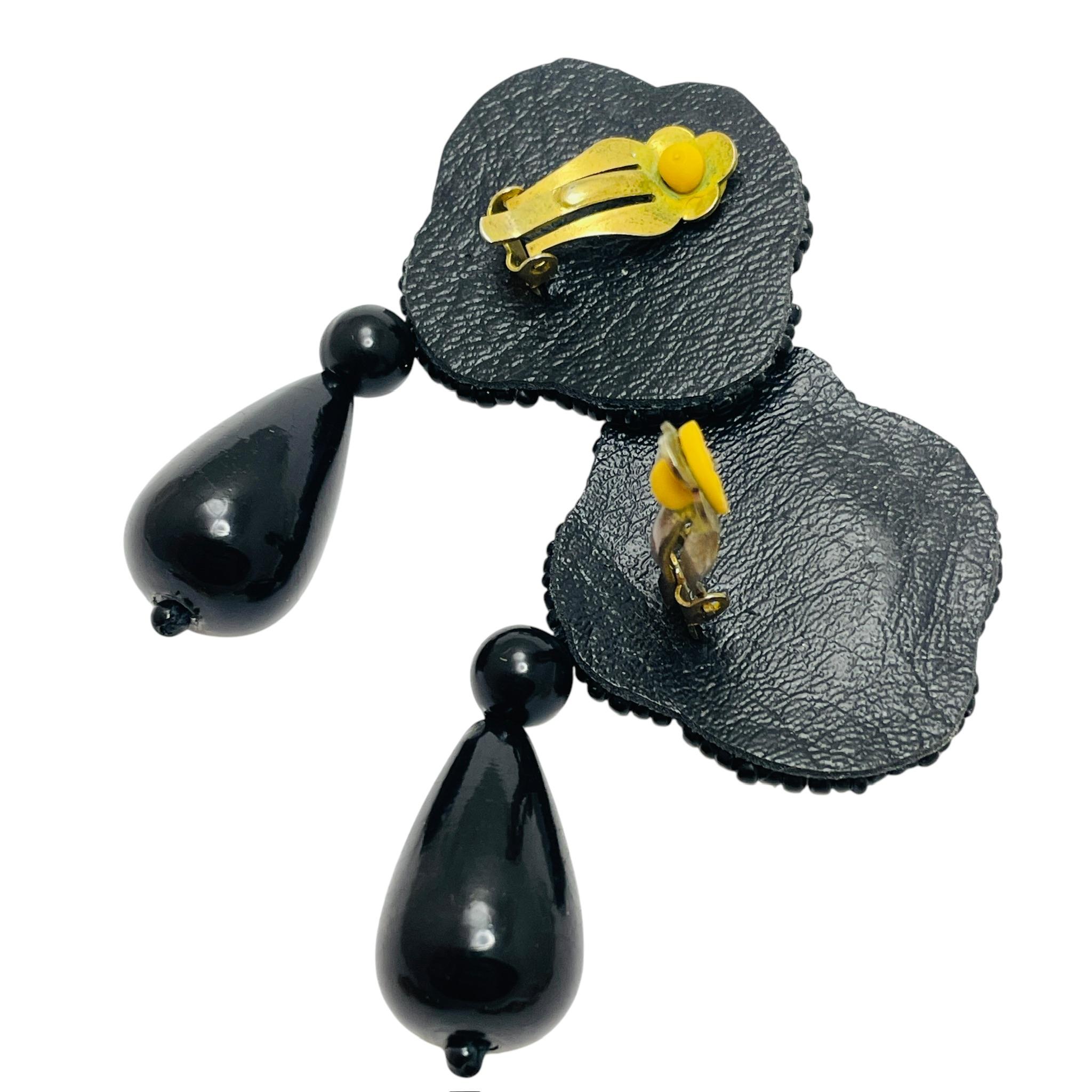 Vintage artisan black dangle clip on earrings In Good Condition For Sale In Palos Hills, IL