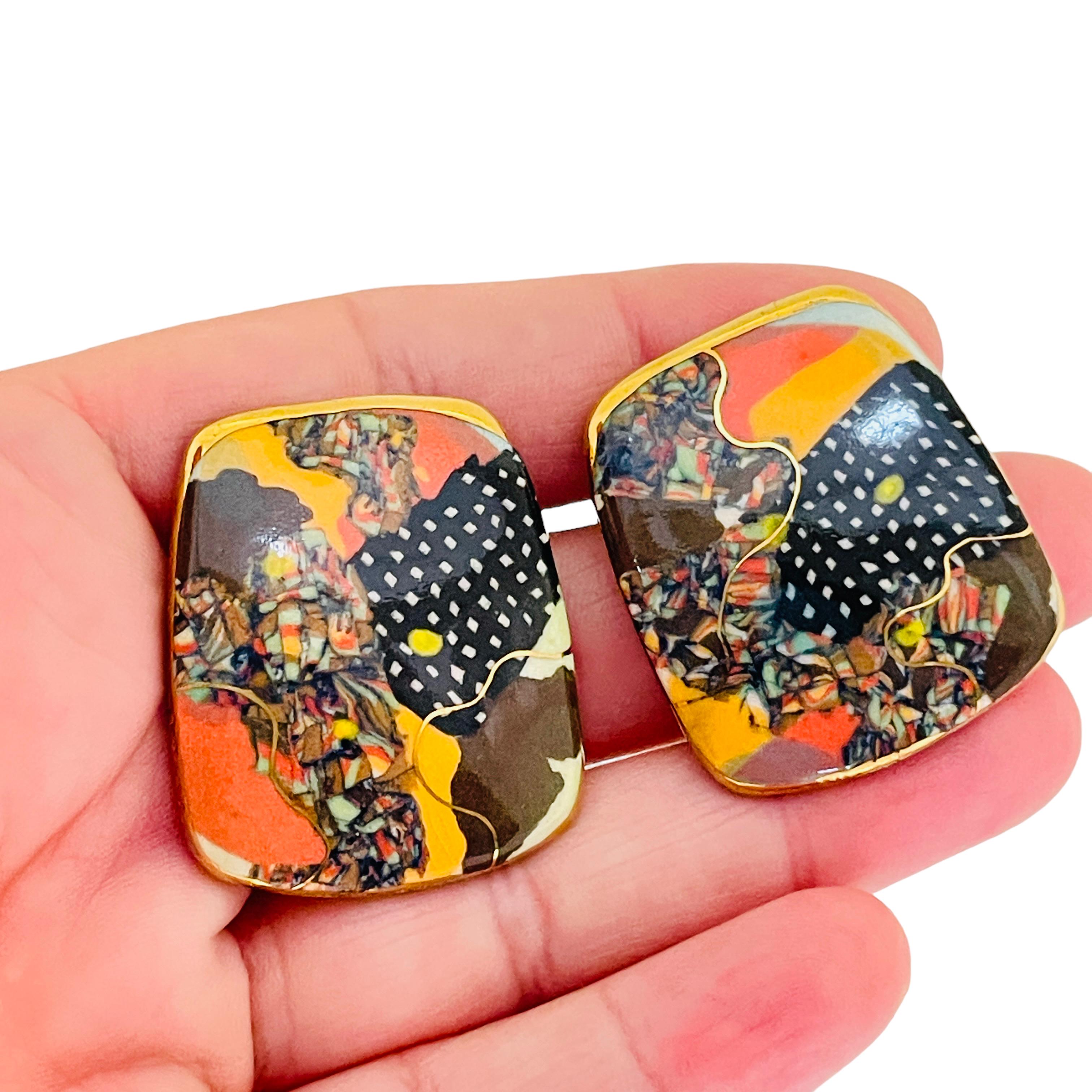 DETALLES

- firmado 

- cerámica pintada 

- pendientes vintage de diseño  

MEDIDAS  

- 

CONDICIÓN

-  muy buen estado vintage con mínimos signos de desgaste 

 Código 33

❤️❤️   JOYAS VINTAGE DE DISEÑO   ❤️❤️

❤️❤️  BOUTIQUE DE ALEXANDER  ❤️❤️