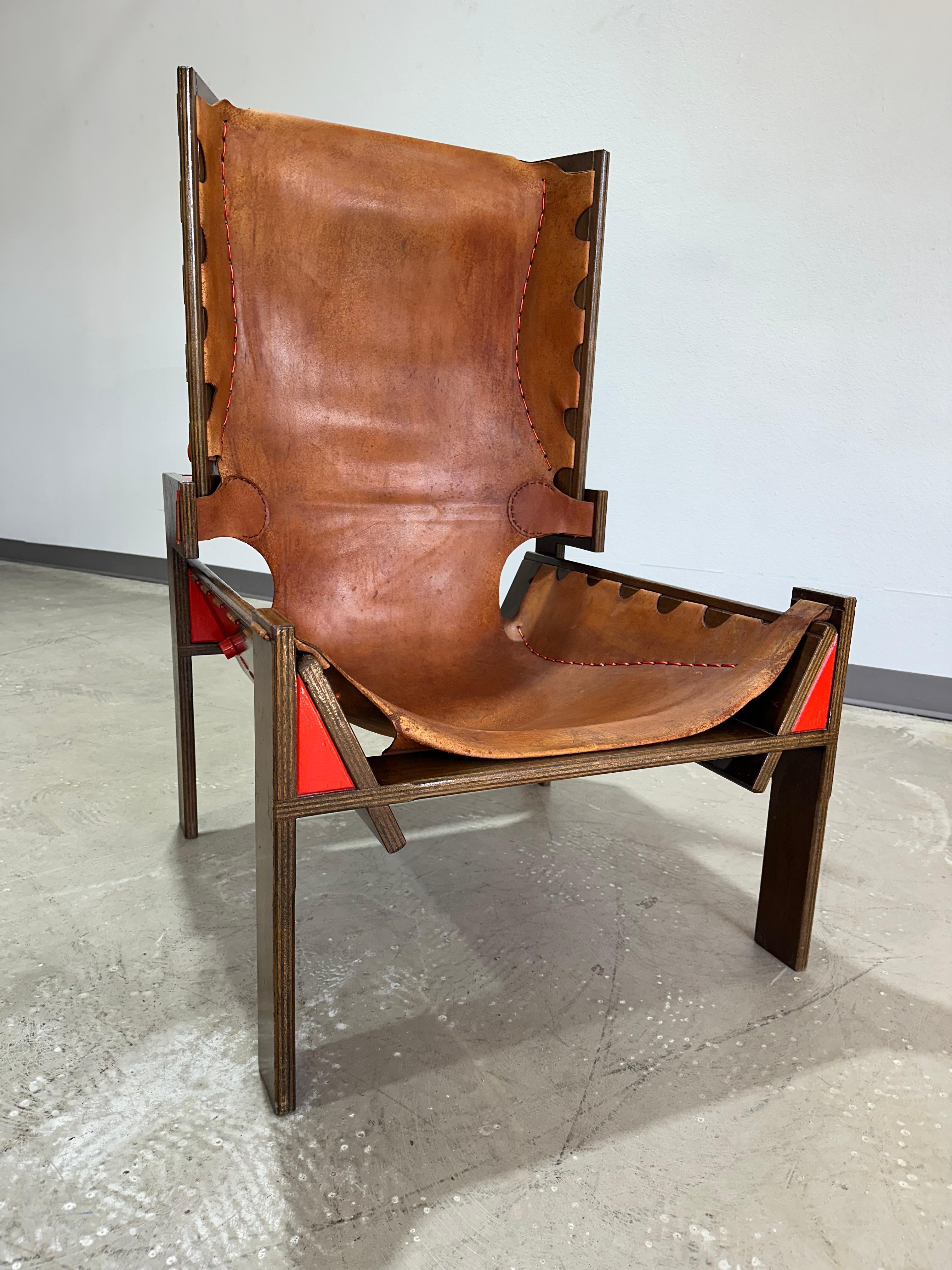 Vintage Artisan Sperrholz und Leder Unterschlupf Stuhl (Handgefertigt) im Angebot