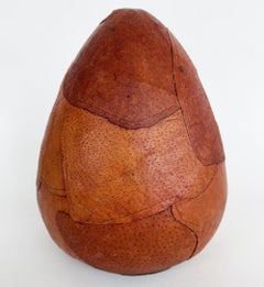 Scultura d'orbita in argilla con rivestimento in pelle dello Studio A vintage. Moderno organico