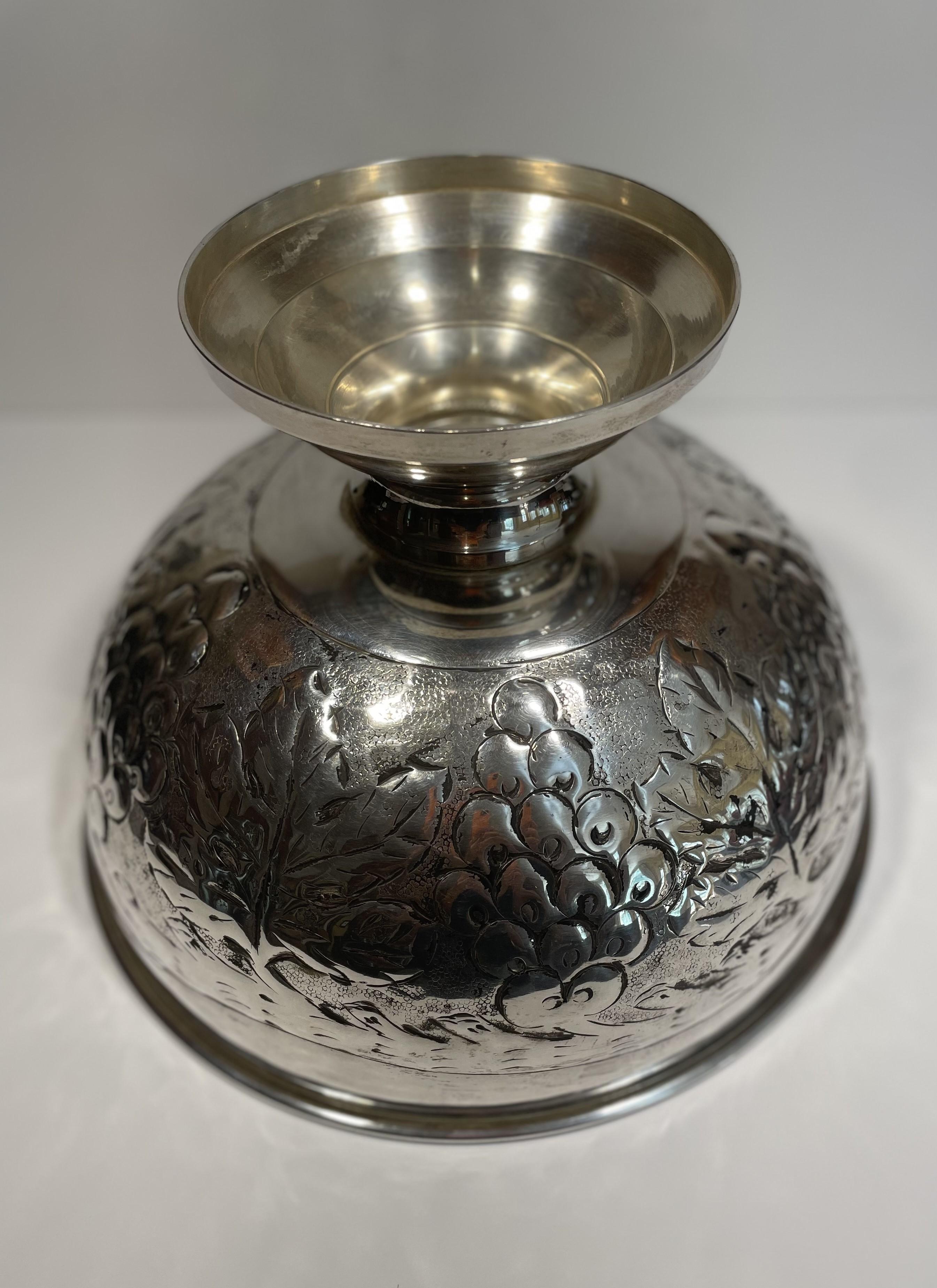 Vintage Artisanal Silber Urne im Angebot 4