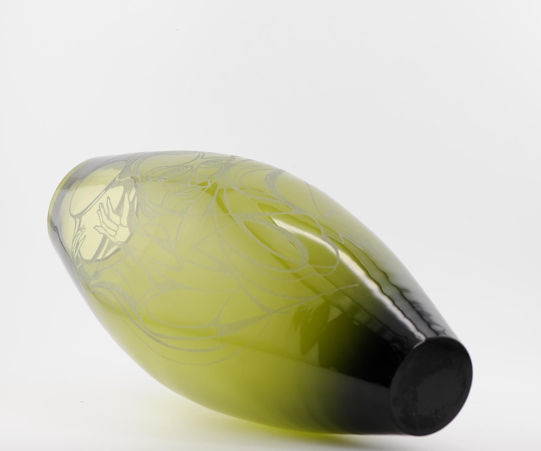 Vintage-Künstlerglas, orangefarbenes Glas, graviert mit weiblicher Figur, signiert von Künstlerin im Angebot 5