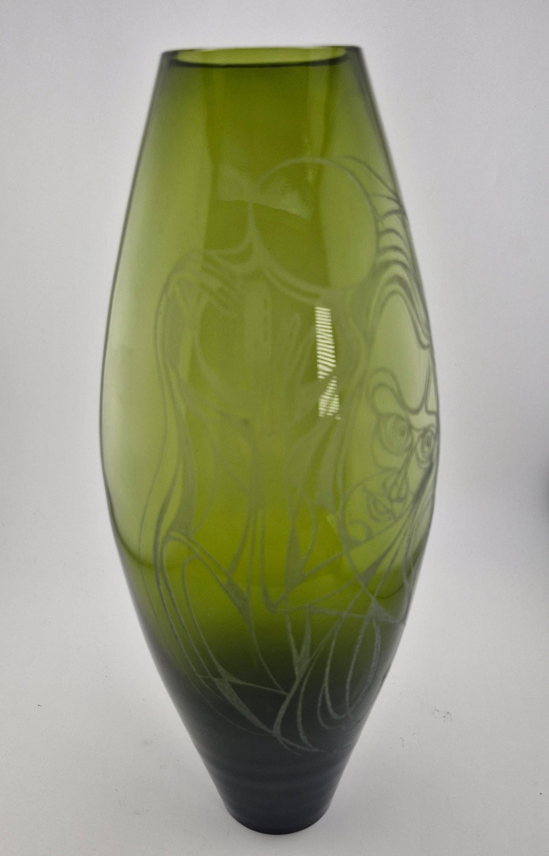 Vintage-Künstlerglas, orangefarbenes Glas, graviert mit weiblicher Figur, signiert von Künstlerin im Angebot 12