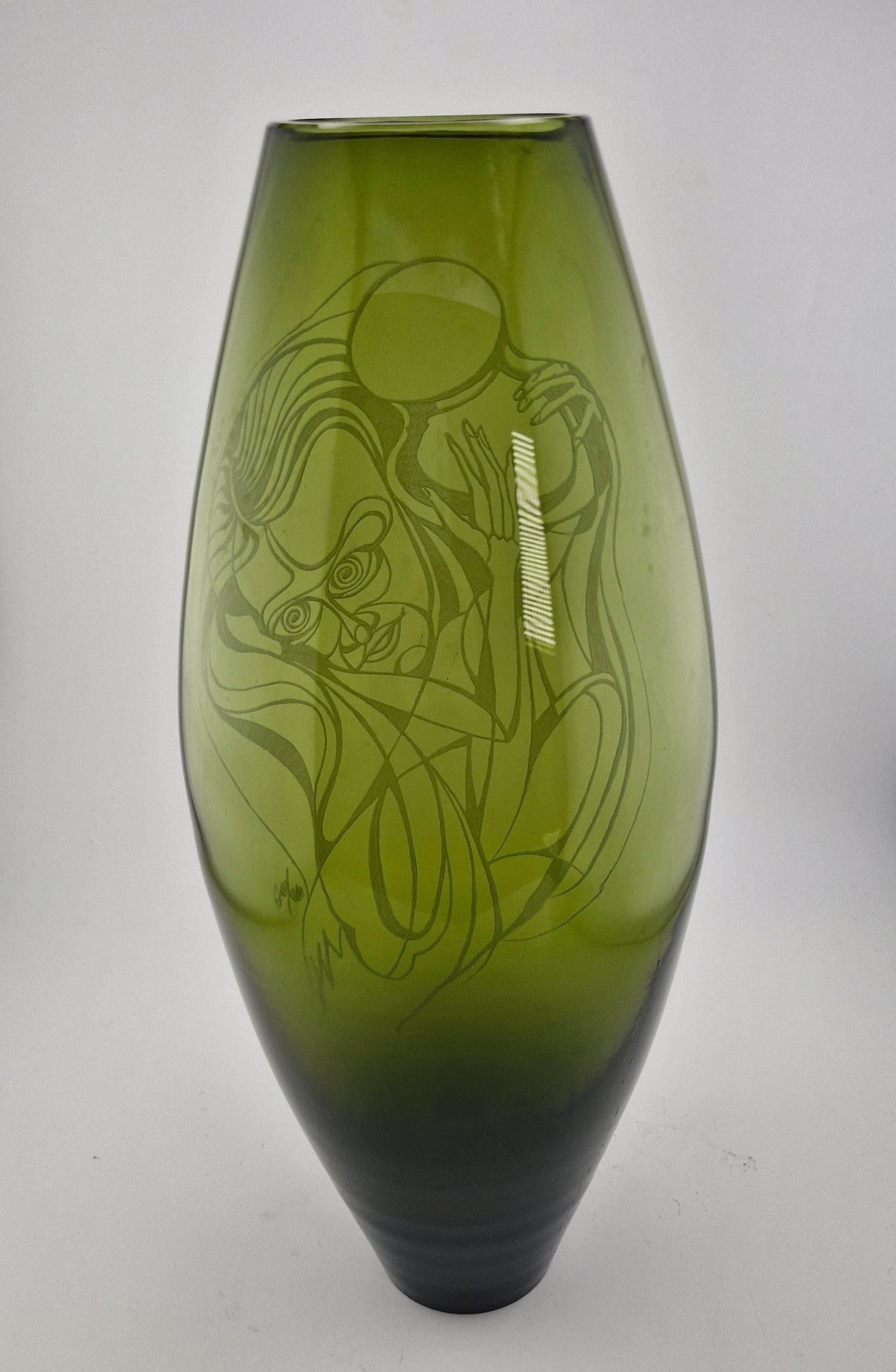 Vintage-Künstlerglas, orangefarbenes Glas, graviert mit weiblicher Figur, signiert von Künstlerin (Niederländisch) im Angebot