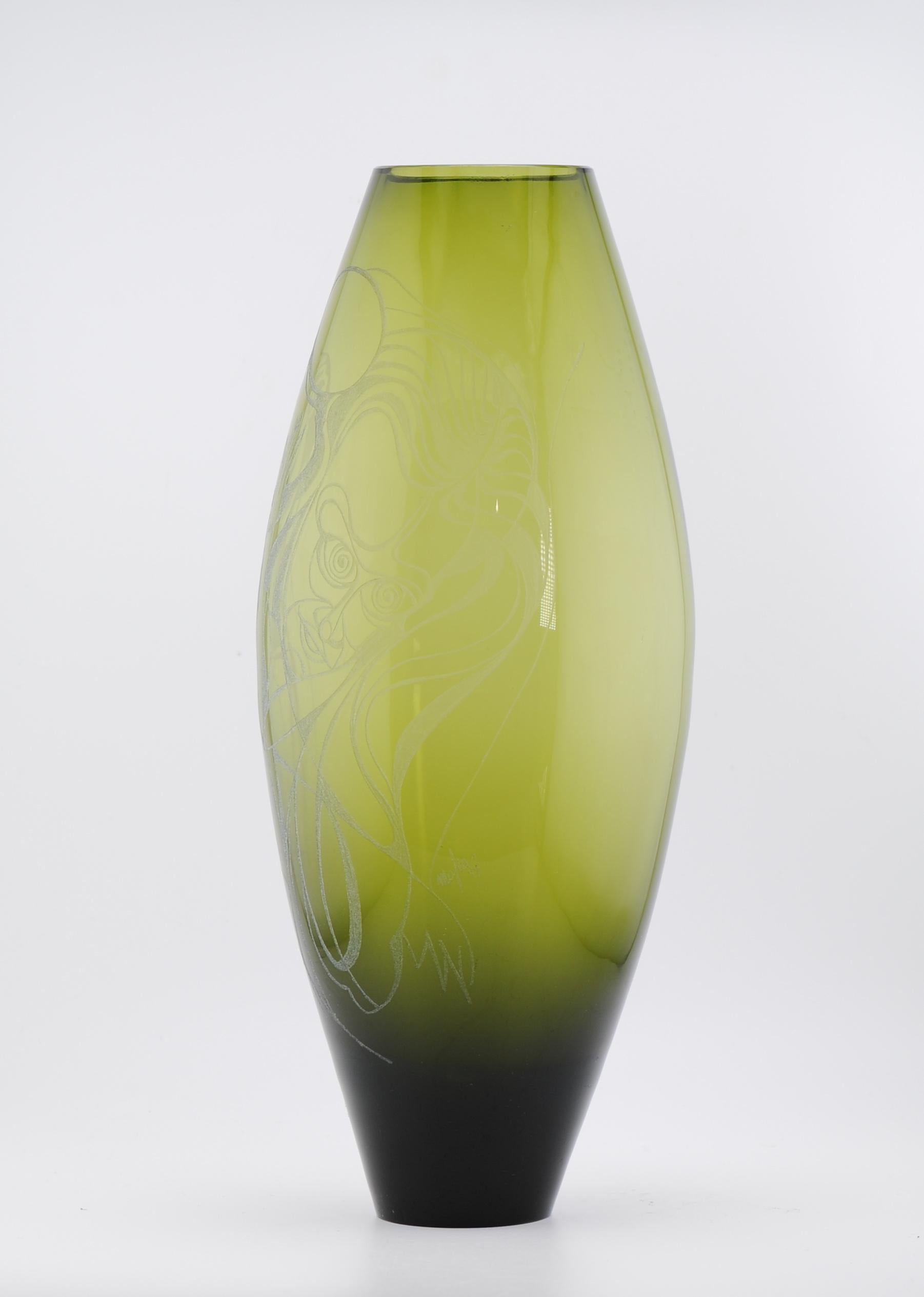 Vintage-Künstlerglas, orangefarbenes Glas, graviert mit weiblicher Figur, signiert von Künstlerin im Angebot 1