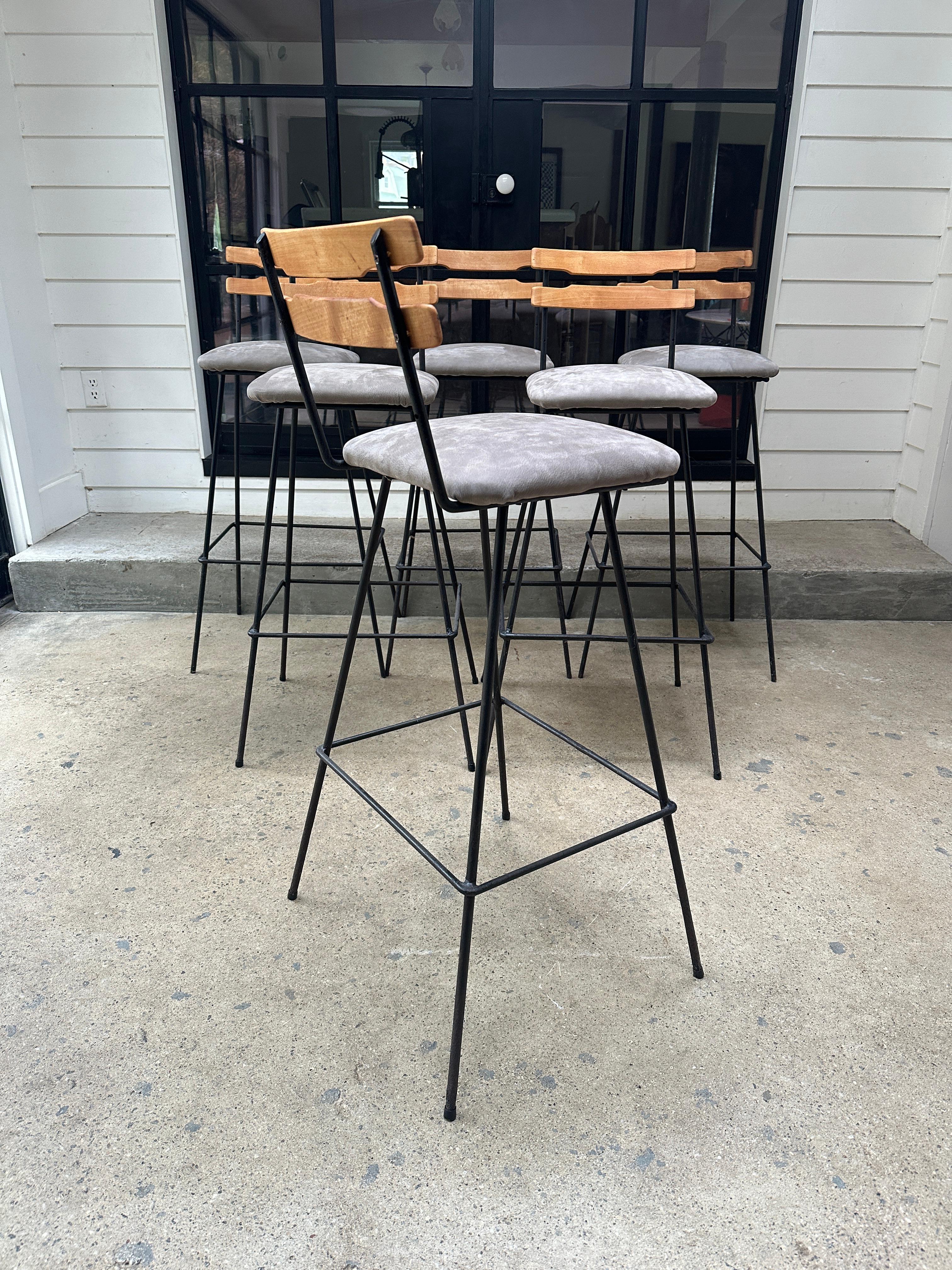 Milieu du XXe siècle Tabourets de bar en acier faits à la main par un artiste vintage - ensemble de 6 en vente