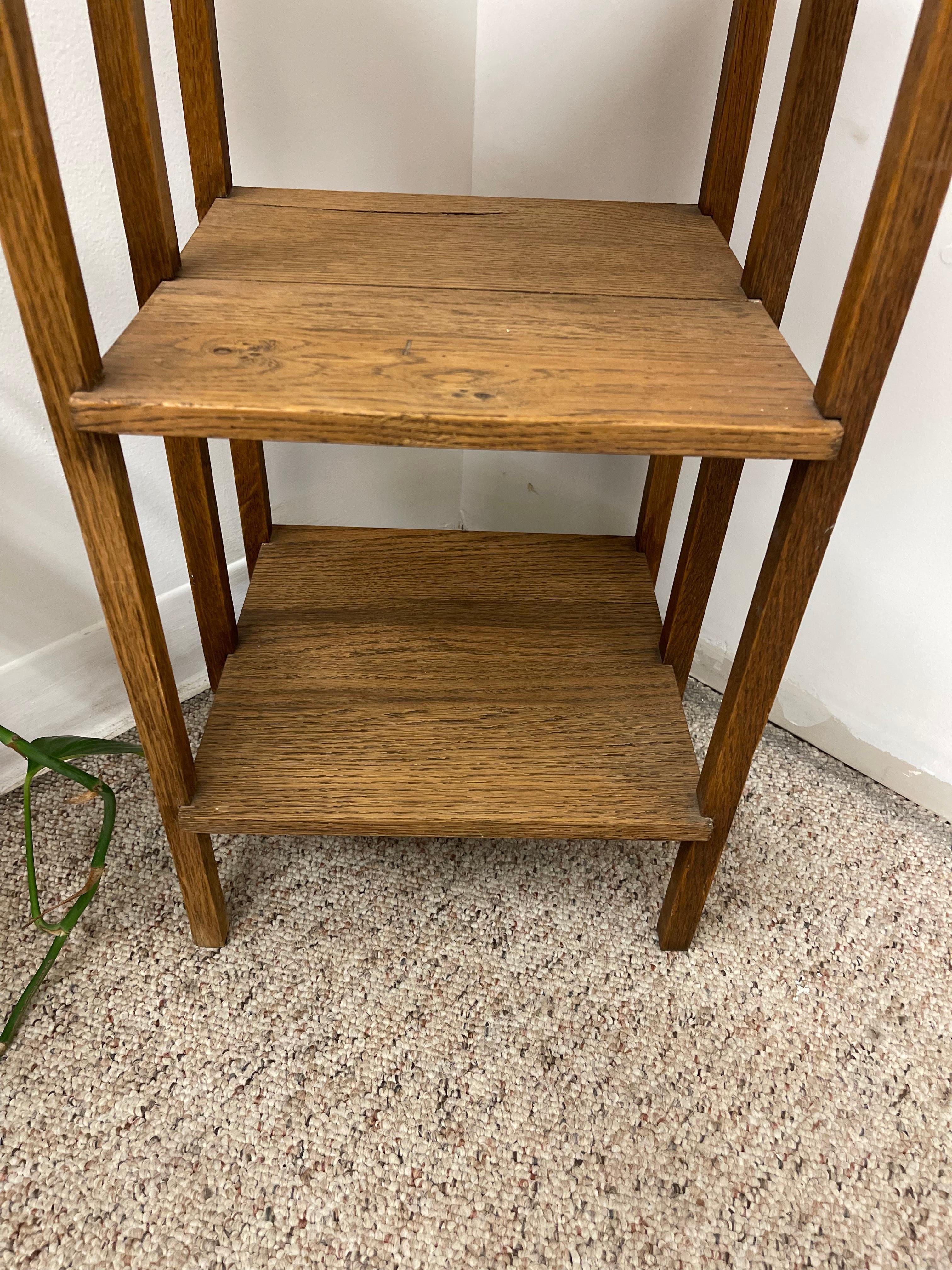 Bois Etagère à trois niveaux ou cache-pot Vintage Art of Vintage en vente