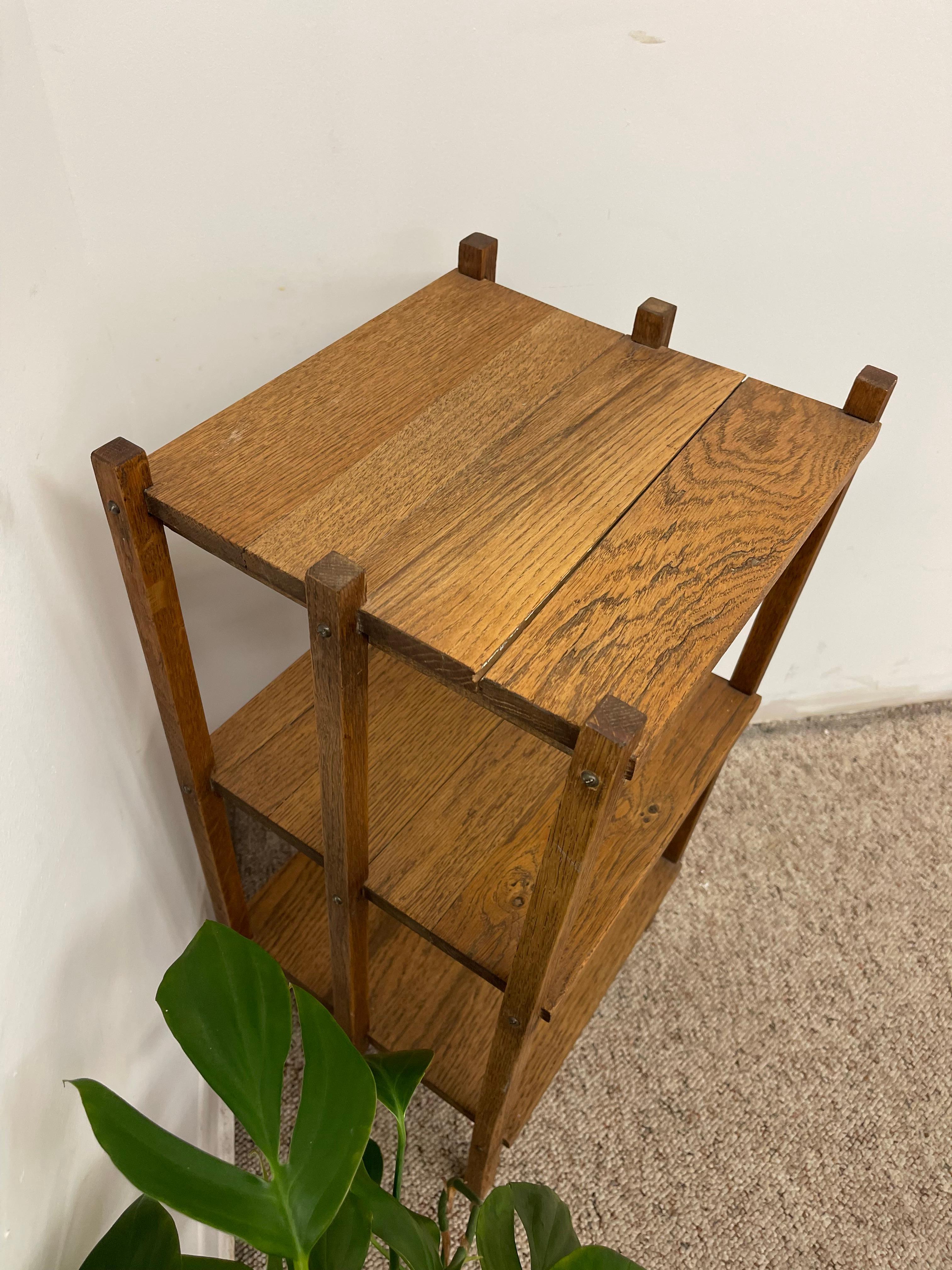 Etagère à trois niveaux ou cache-pot Vintage Art of Vintage en vente 1