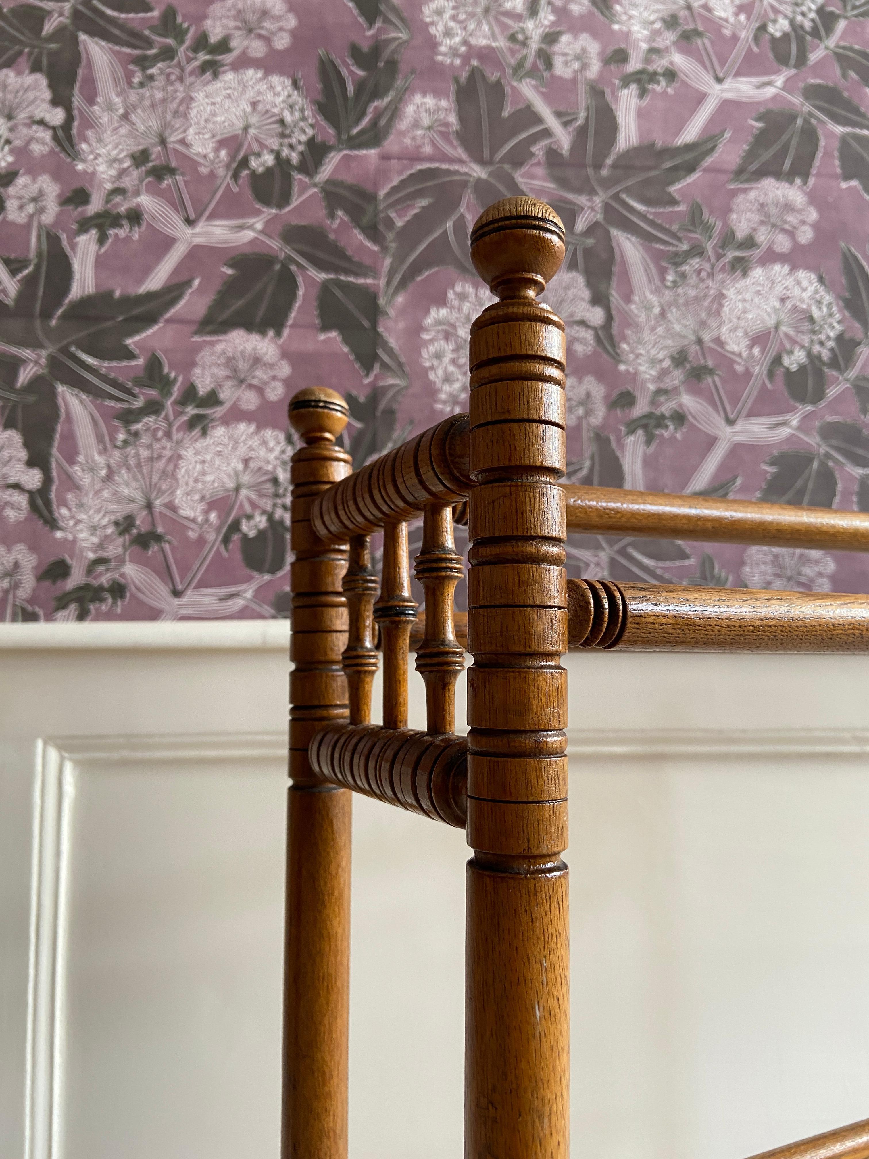 Vintage Arts and Crafts Towel Rail in Wood, England, Late 19th Century In Good Condition In Copenhagen K, DK