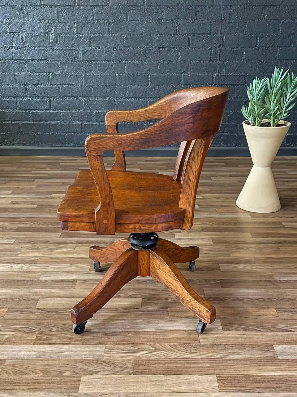 Mid-20th Century Vintage Arts & Craft Oak Swivel Office Desk Chair