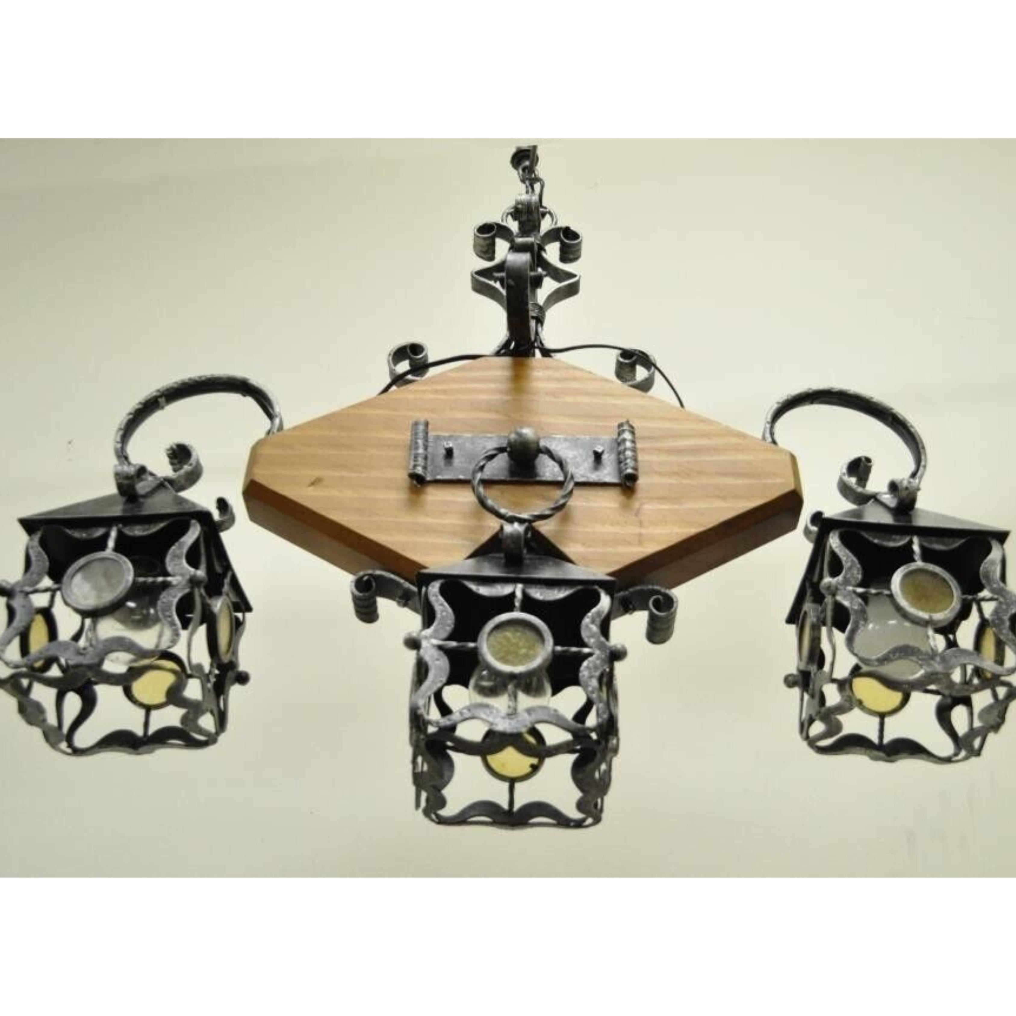 3flammiger Vintage-Laterne-Kronleuchter aus Holz und Schmiedeeisen im gotischen Stil, Arts and Crafts-Stil im Angebot 5