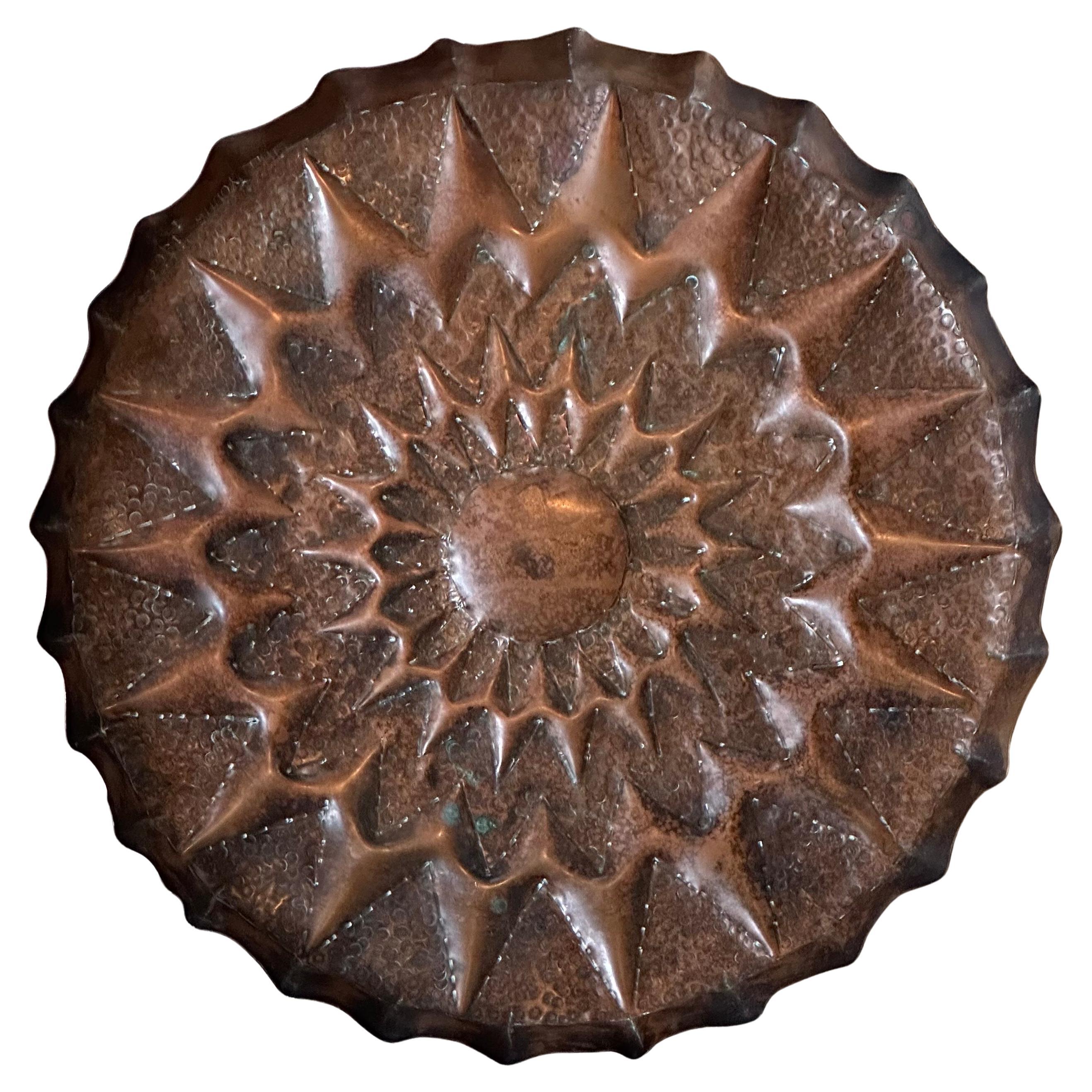 Plateau Arts & Crafts vintage en cuivre martelé à la main 