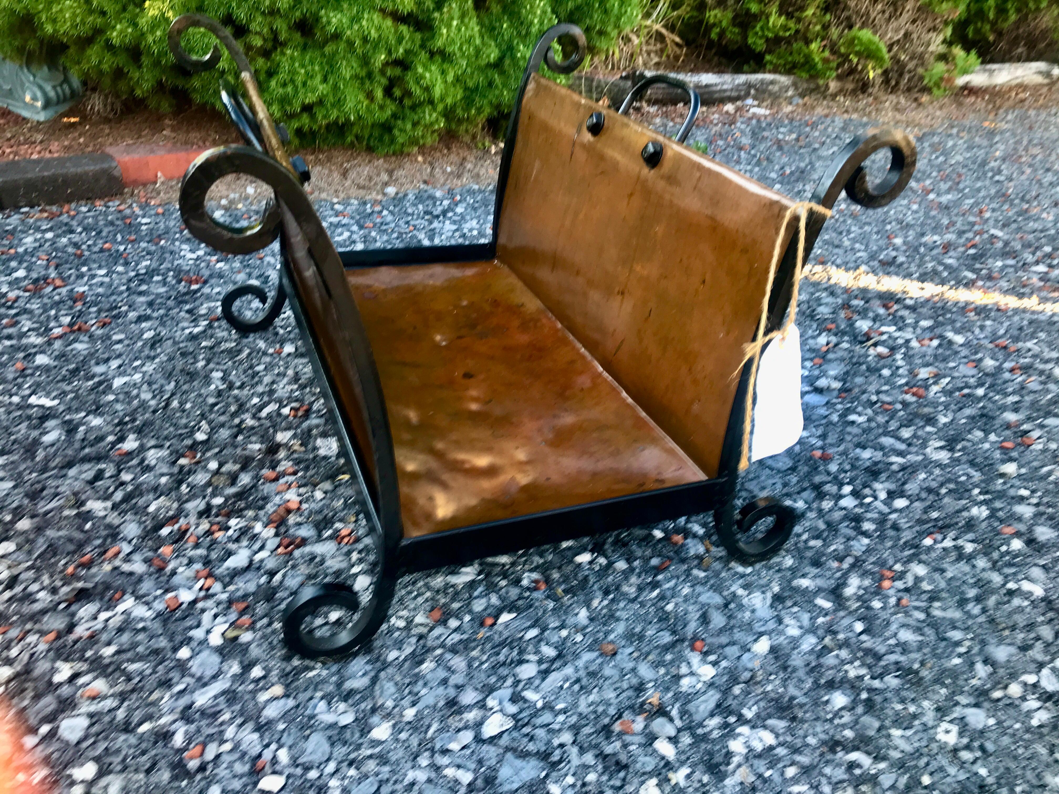 Vintage ARTS &CRAFTS   Porte-bûches -  L'époque Stickley     W7100 Bon état - En vente à Shamokin Dam, PA