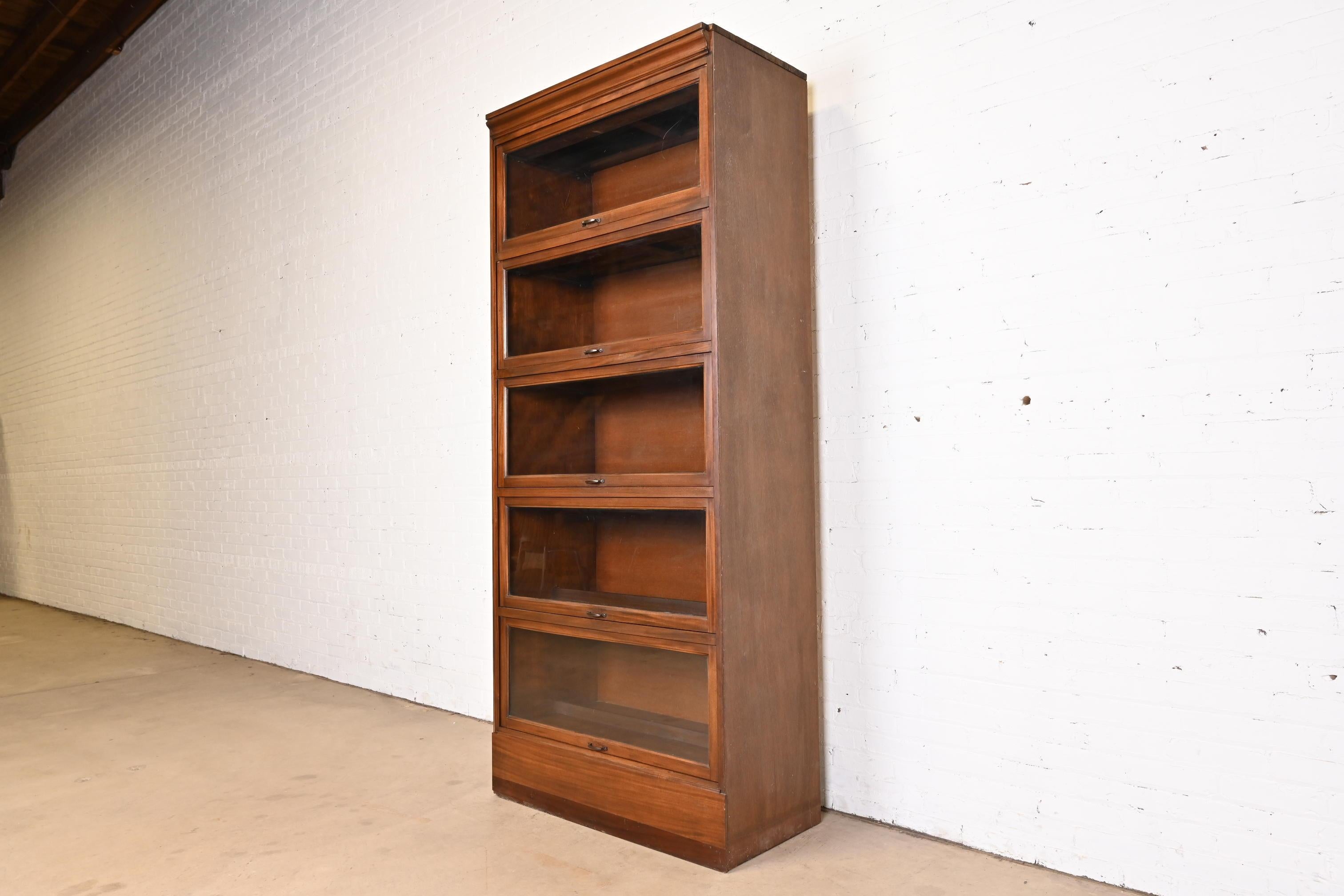 Américain Vintage Arts & Craft Mahogany Large Five-Stack Barrister Bookcase (bibliothèque à cinq niveaux) en vente