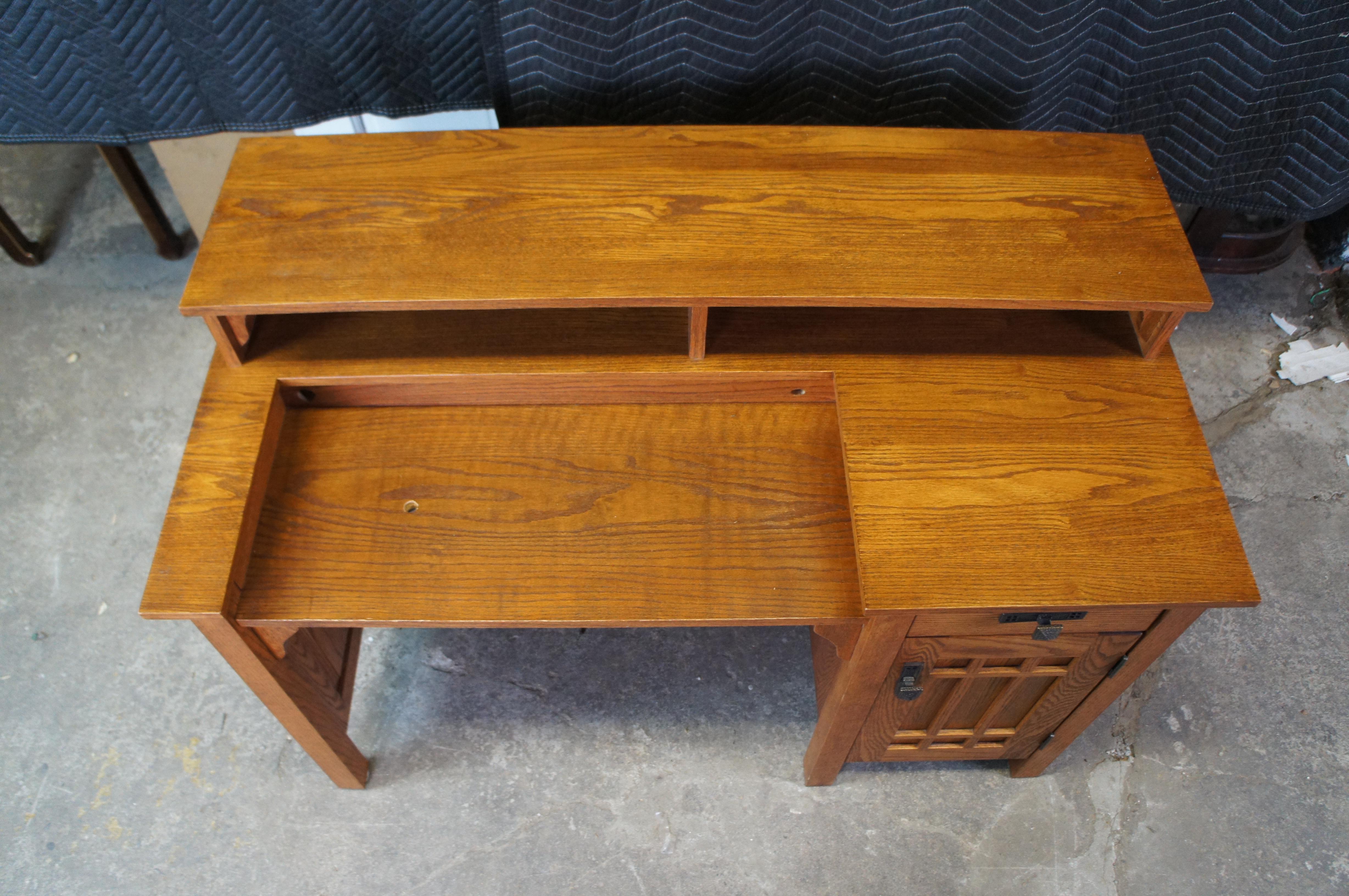 Vintage Arts & Crafts Mission Style Craftsman American Oak Student Writing Desk In Good Condition In Dayton, OH