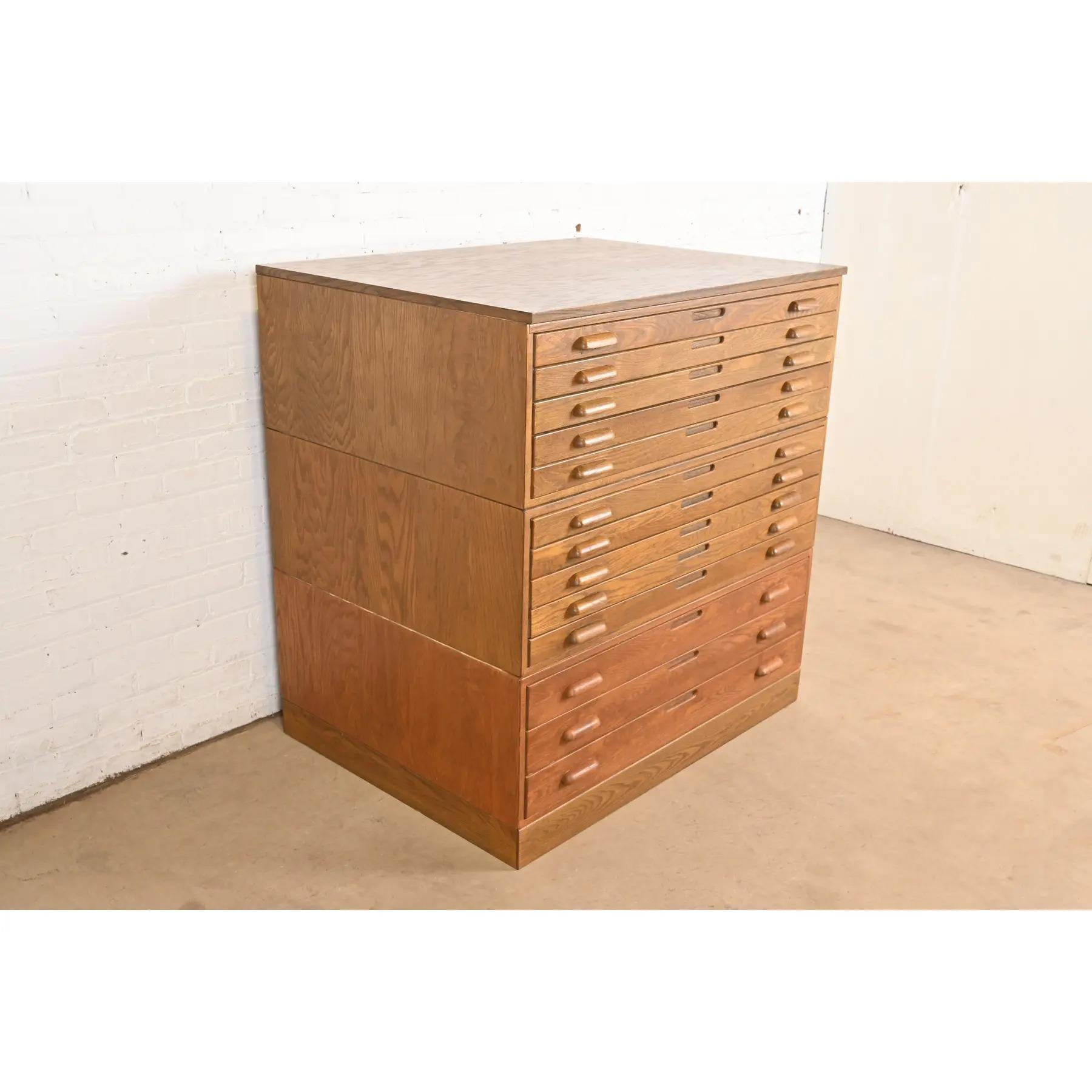 Vintage Arts & Crafts Oak 13-Drawer Architect's Blueprint Flat File Cabinet im Zustand „Gut“ im Angebot in South Bend, IN