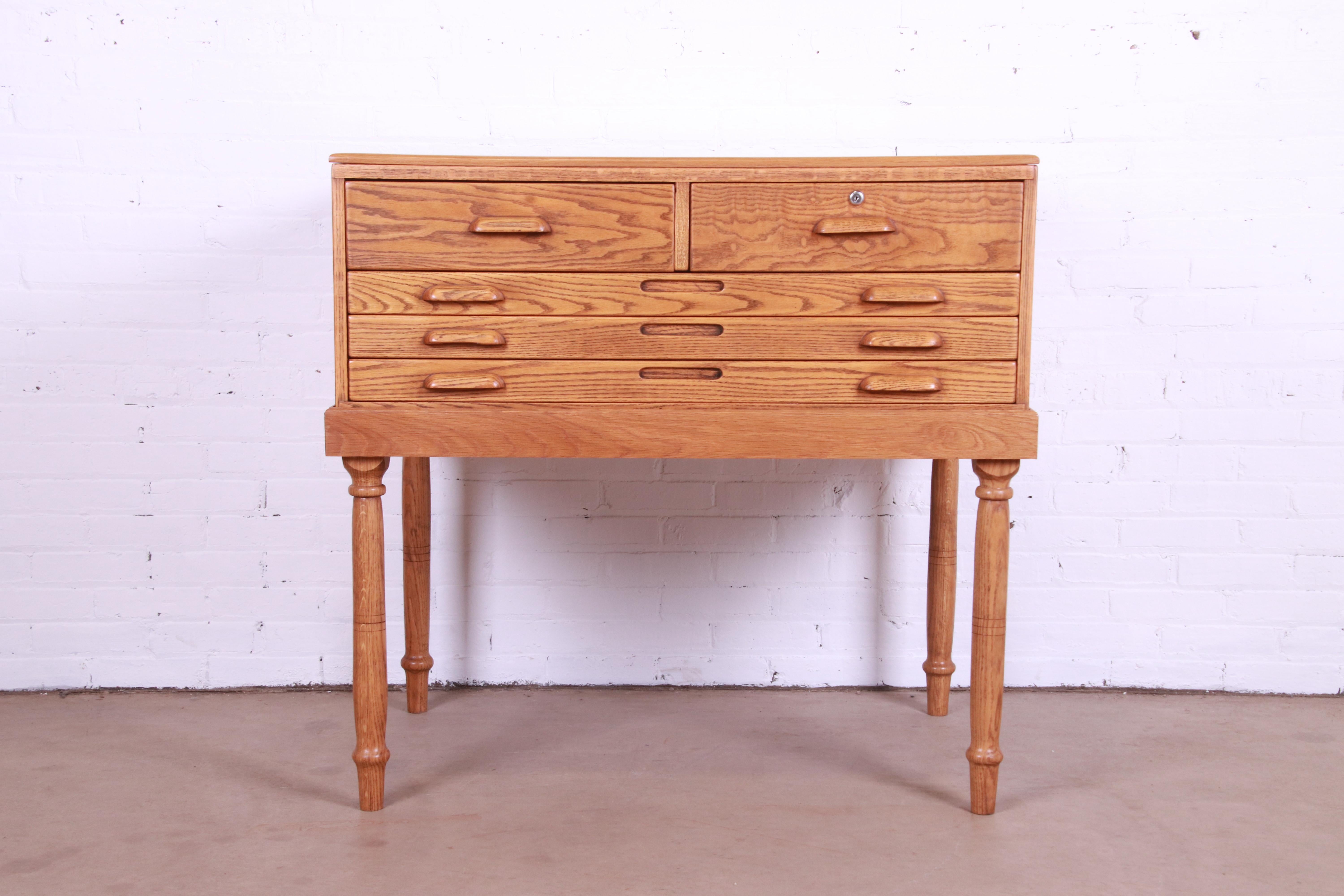 An exceptional Arts & Crafts style oak architect's blueprint or map flat file cabinet

USA, 20th century

Measures: 41.63