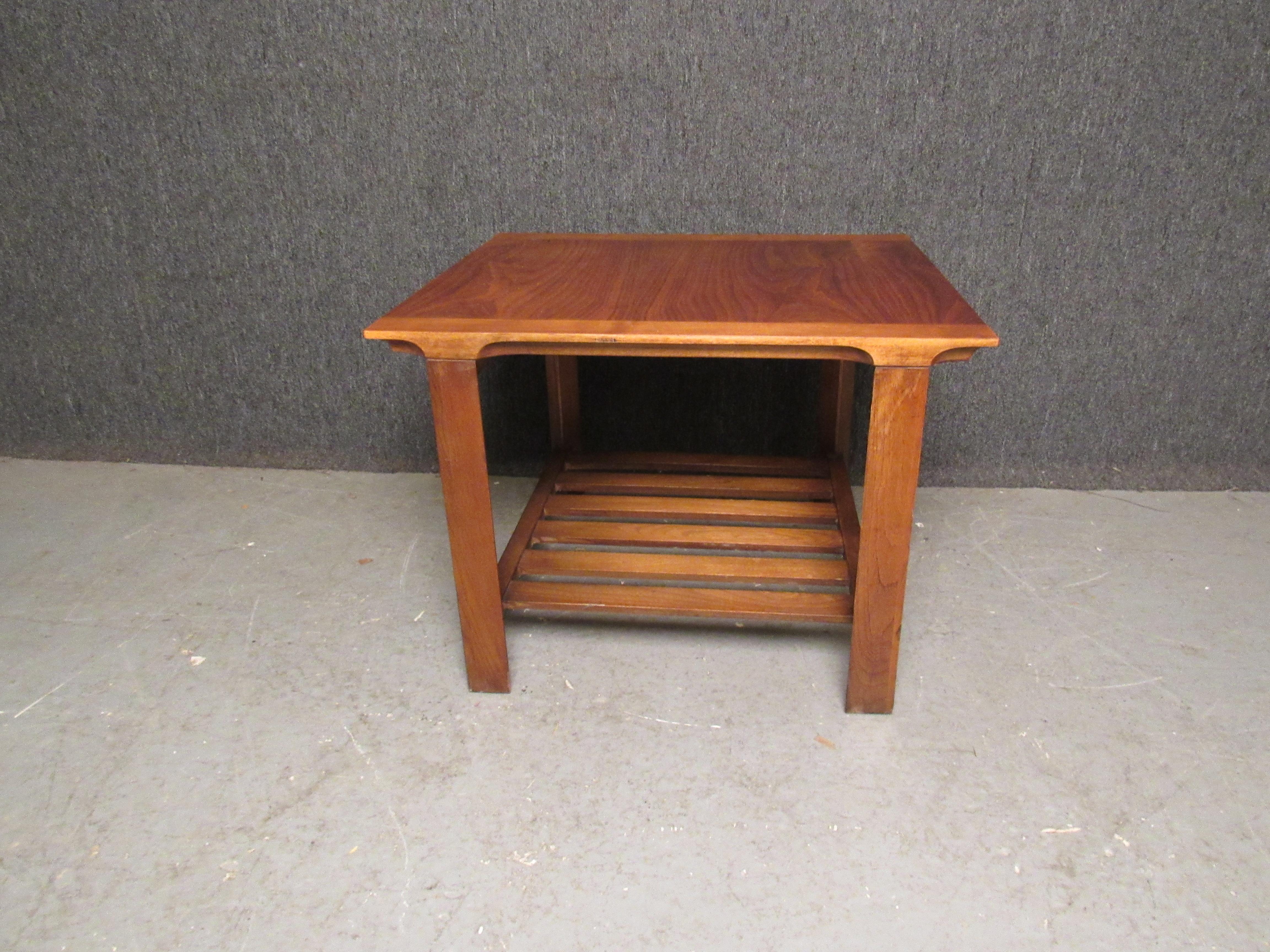 Vintage Arts & Crafts Side Table by Lane Furniture In Good Condition For Sale In Brooklyn, NY