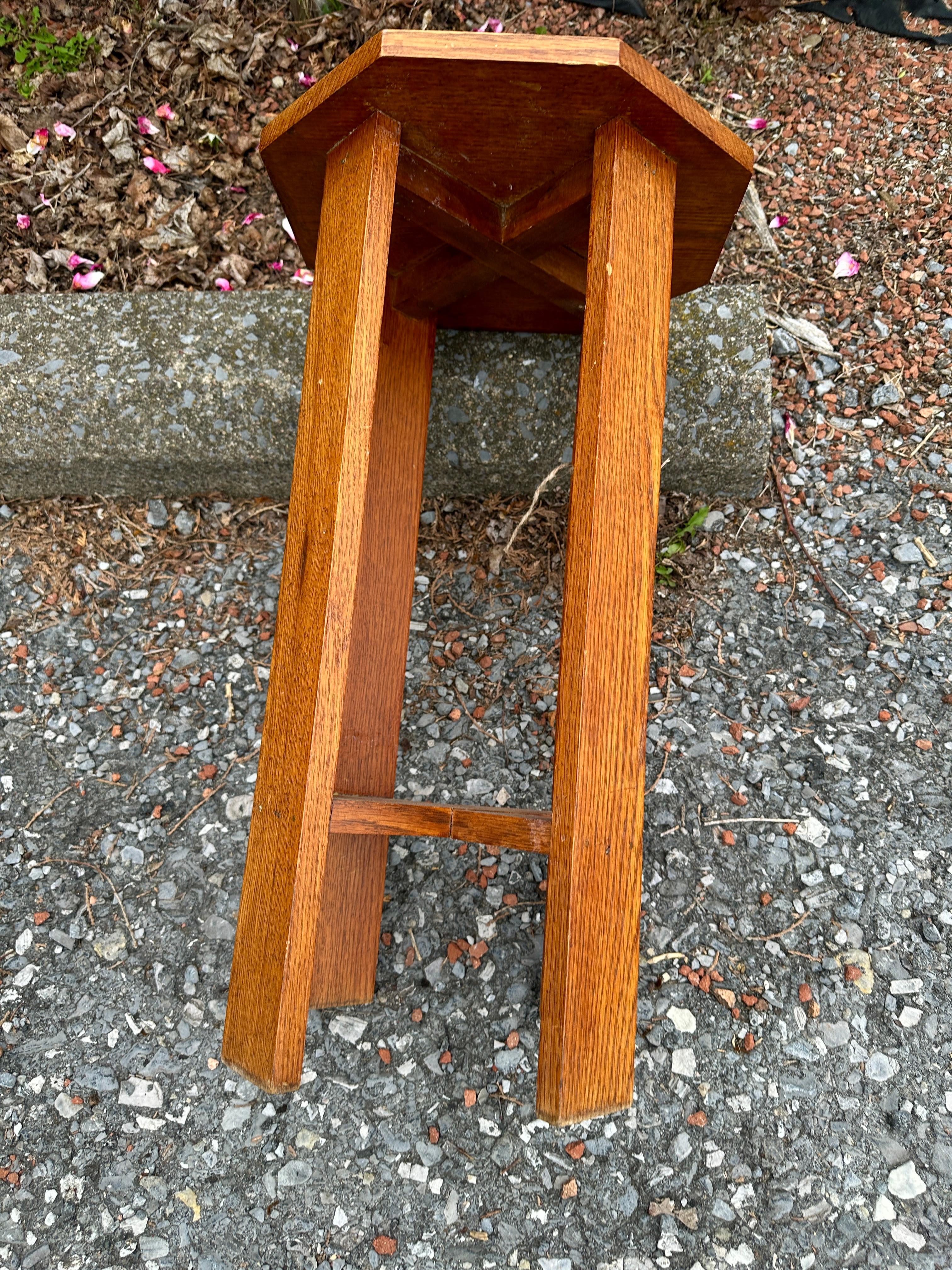 Soporte pequeño Vintage Arts & Crafts -  Época de Stickley ,                 W8356 Estadounidense en venta