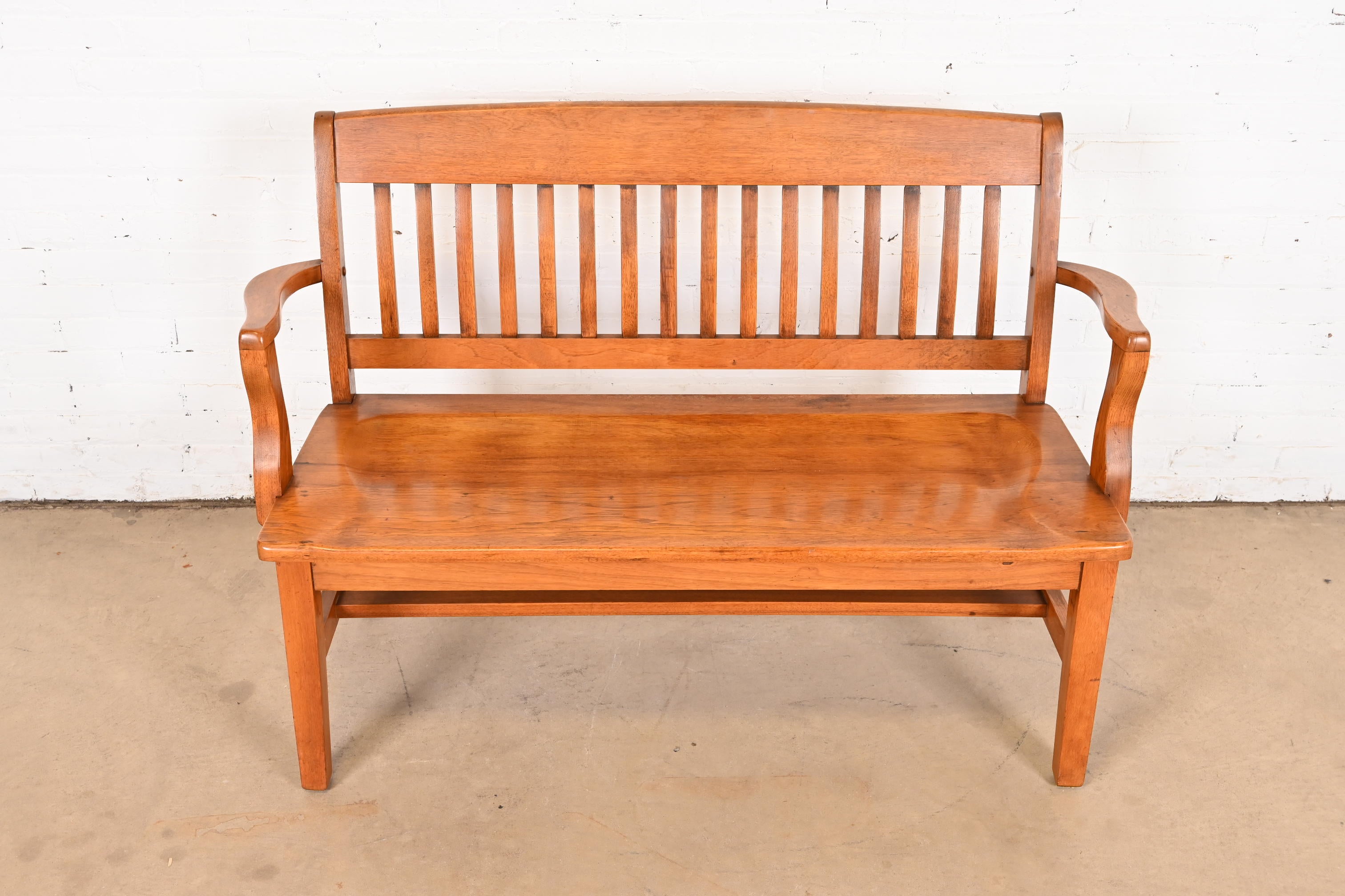 An exceptional Arts & Crafts solid oak banker or lawyer bench

USA, Circa 1940s

Measures: 52.75