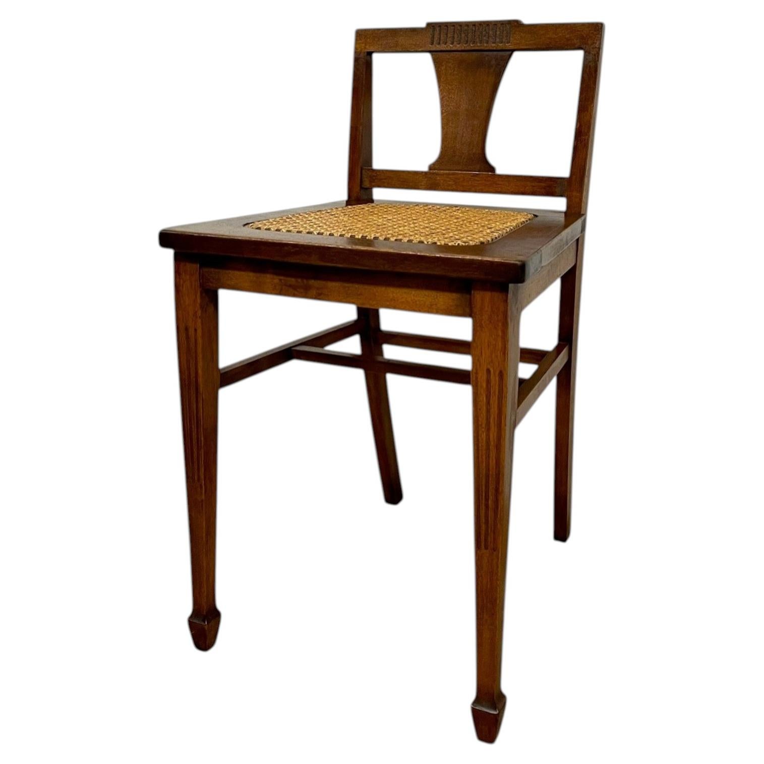 Vintage Arts & Crafts Style hölzerner Beistellstuhl mit Caned Seat