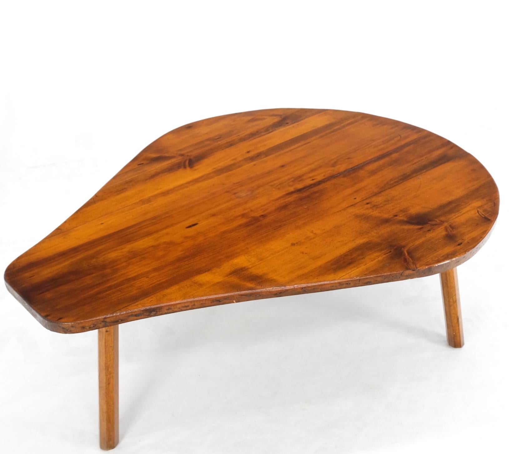 Vintage Arts & Crafts Varnished Pine Guitar Shape Coffee Table Shaker Style MINT For Sale 2