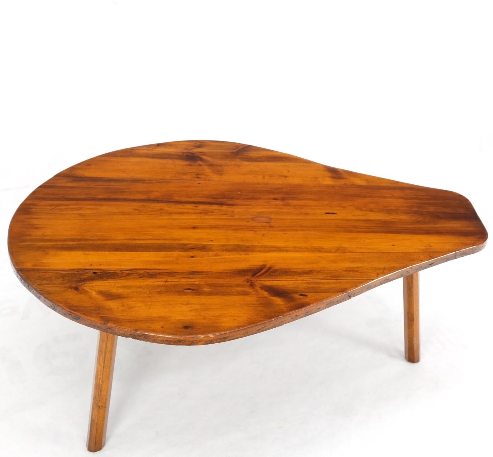 Vintage Arts & Crafts Varnished Pine Guitar Shape Coffee Table Shaker Style MINT For Sale 3