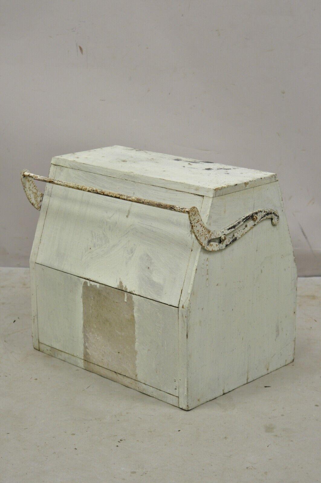 Vintage Arts & Crafts Caja de madera pintada de verde para lustrar zapatos Caja de herramientas en venta 1