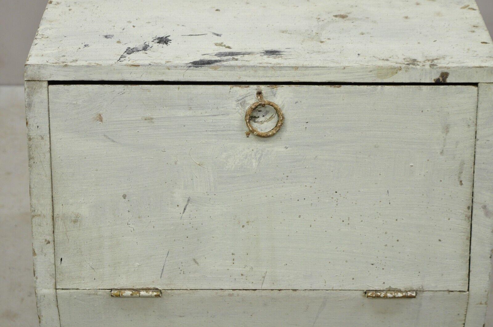 Vintage Arts & Crafts Caja de madera pintada de verde para lustrar zapatos Caja de herramientas siglo XX en venta