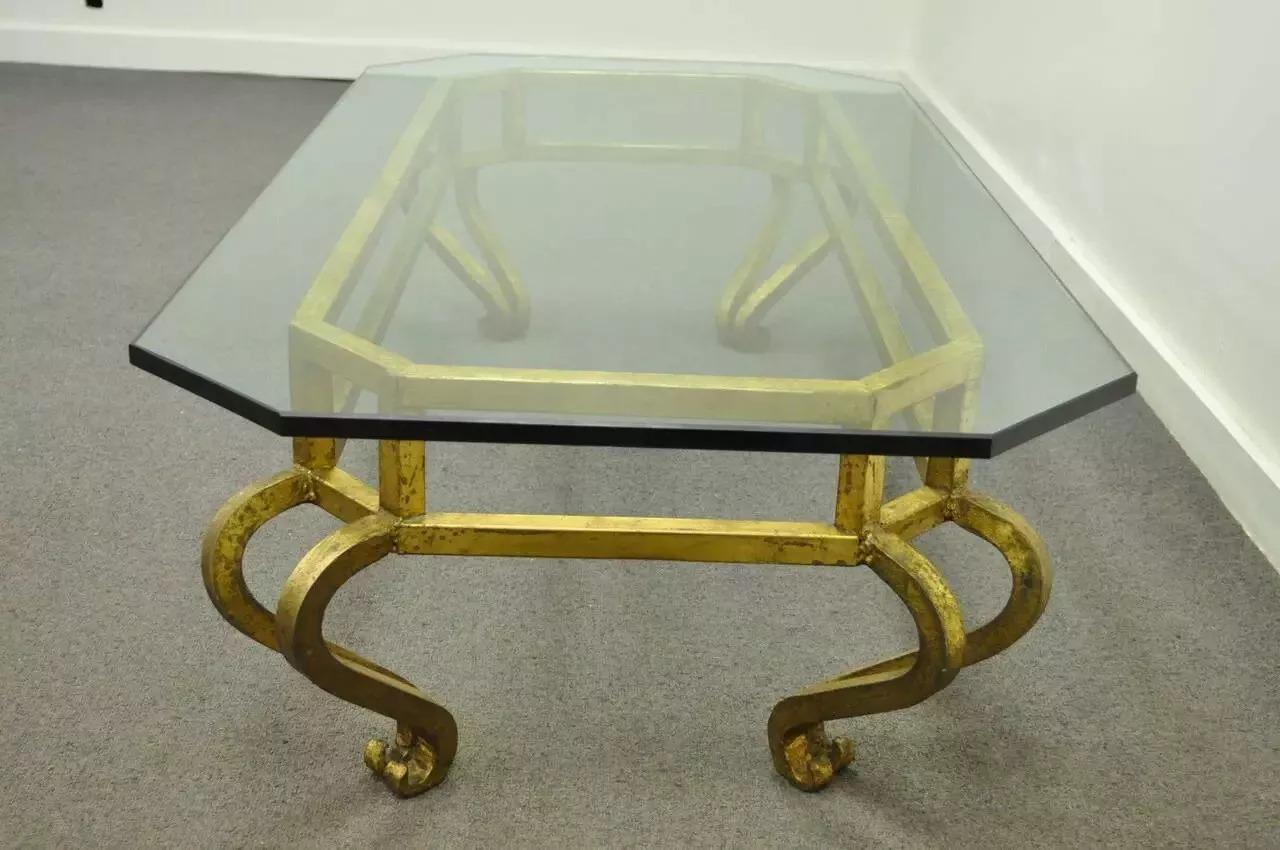 Vintage Arturo Pani Stil Hollywood Regency Gold vergoldetes Eisen & Glas Couchtisch im Zustand „Gut“ im Angebot in Philadelphia, PA