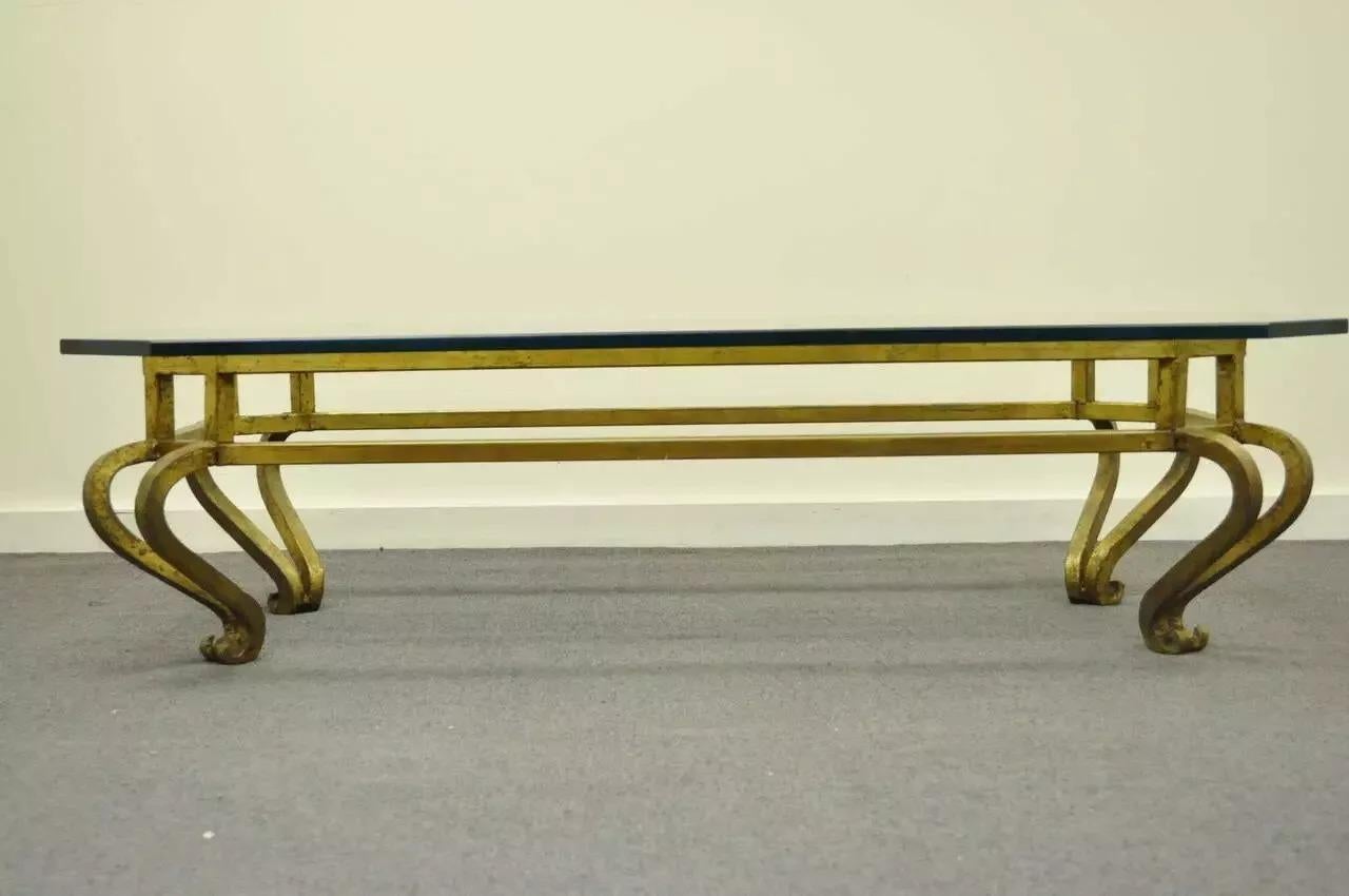 Vintage Arturo Pani Stil Hollywood Regency Gold vergoldetes Eisen & Glas Couchtisch (20. Jahrhundert) im Angebot