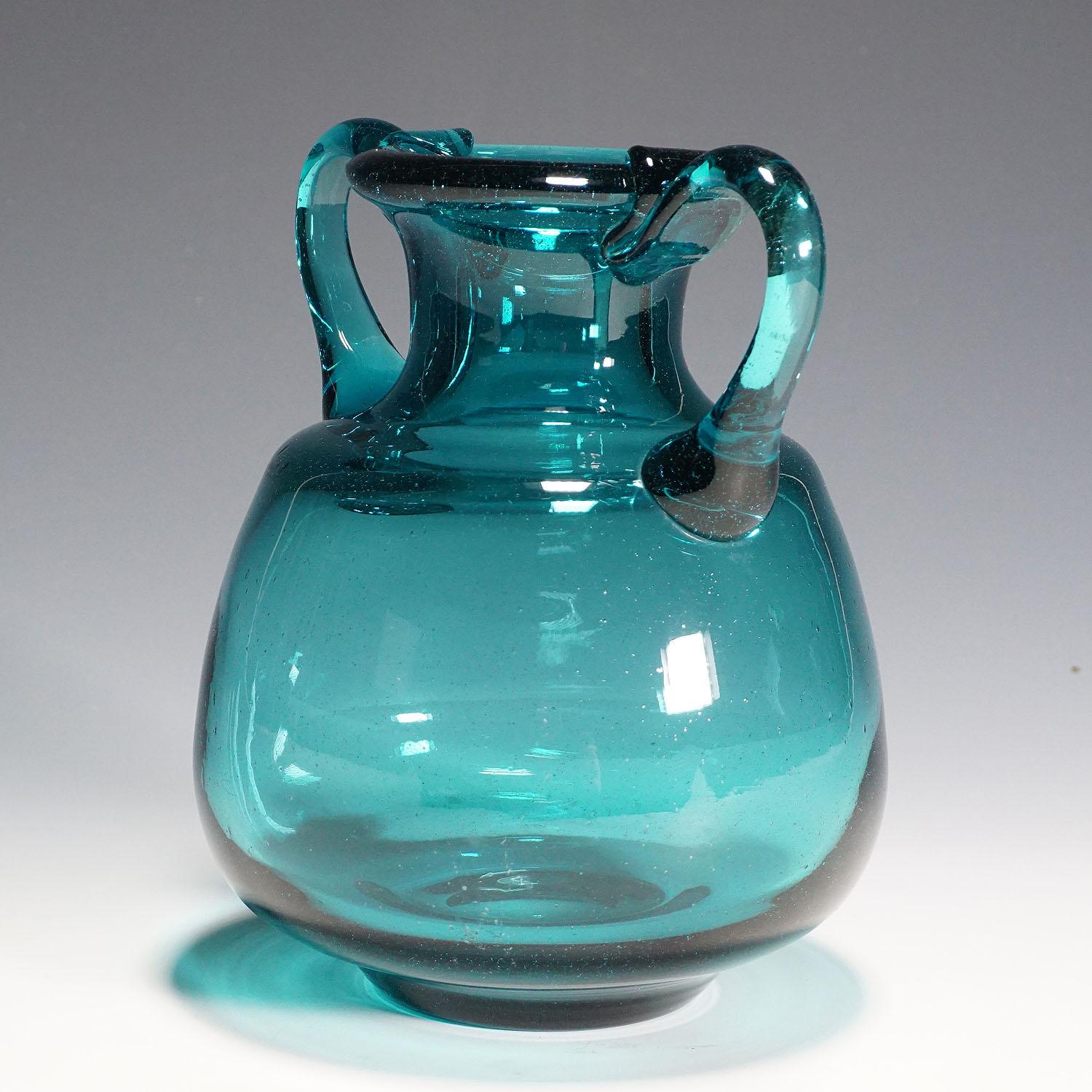 Mid-Century Modern Vintage Aryballos Glass Vase by Ichendorfer Glassworks, ca. 1960s