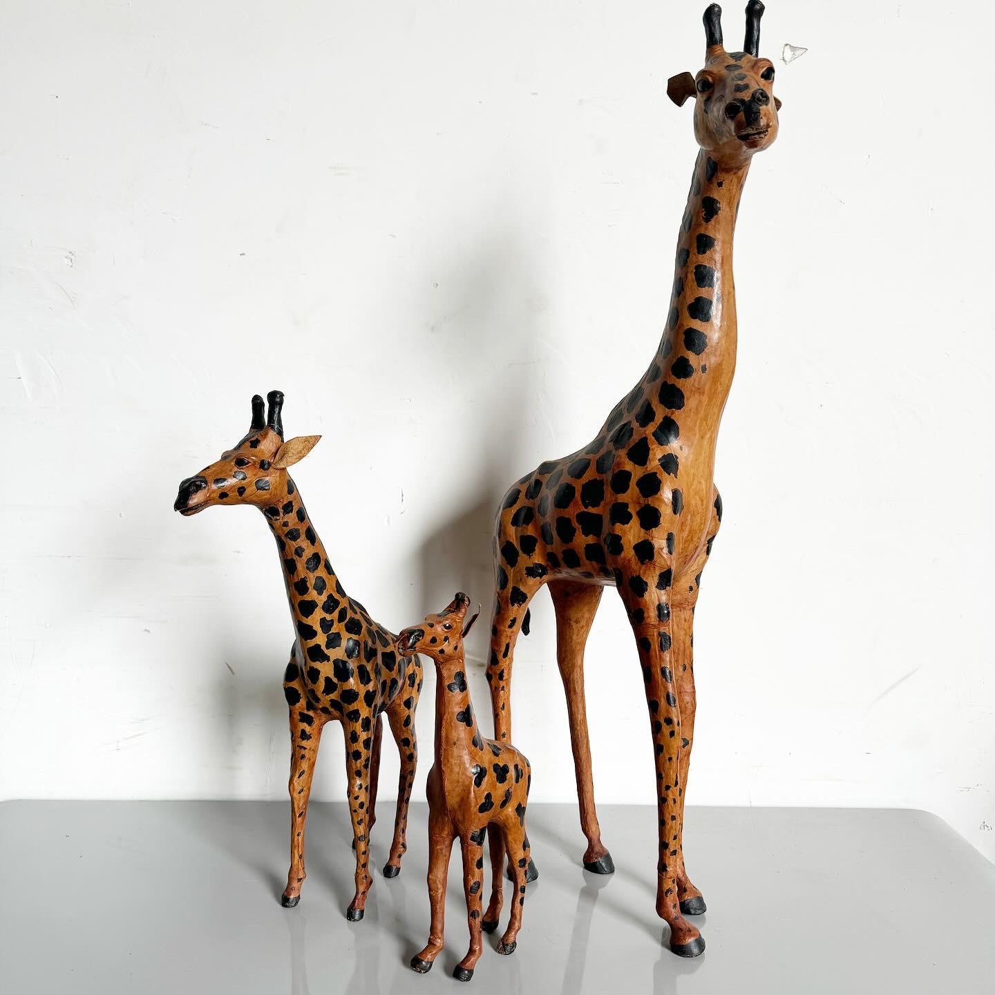 Sculptures de girafe enveloppées de cuir - Lot de 3 en vente 4