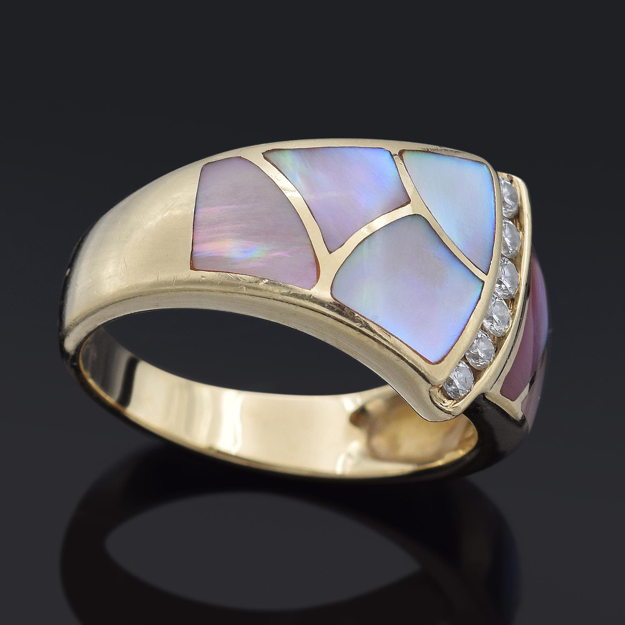 Vintage ASH Mother of Pearl and Diamond Yellow Gold Band Ring Size 7 In Good Condition In New York, NY
