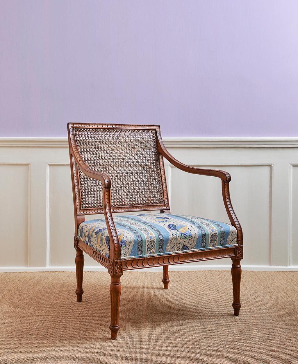 France, 19th Century

Armchair in ash wood with upholstered cushion in Décor Barbares textile.

H 85 x W 62 x D 60 cm.