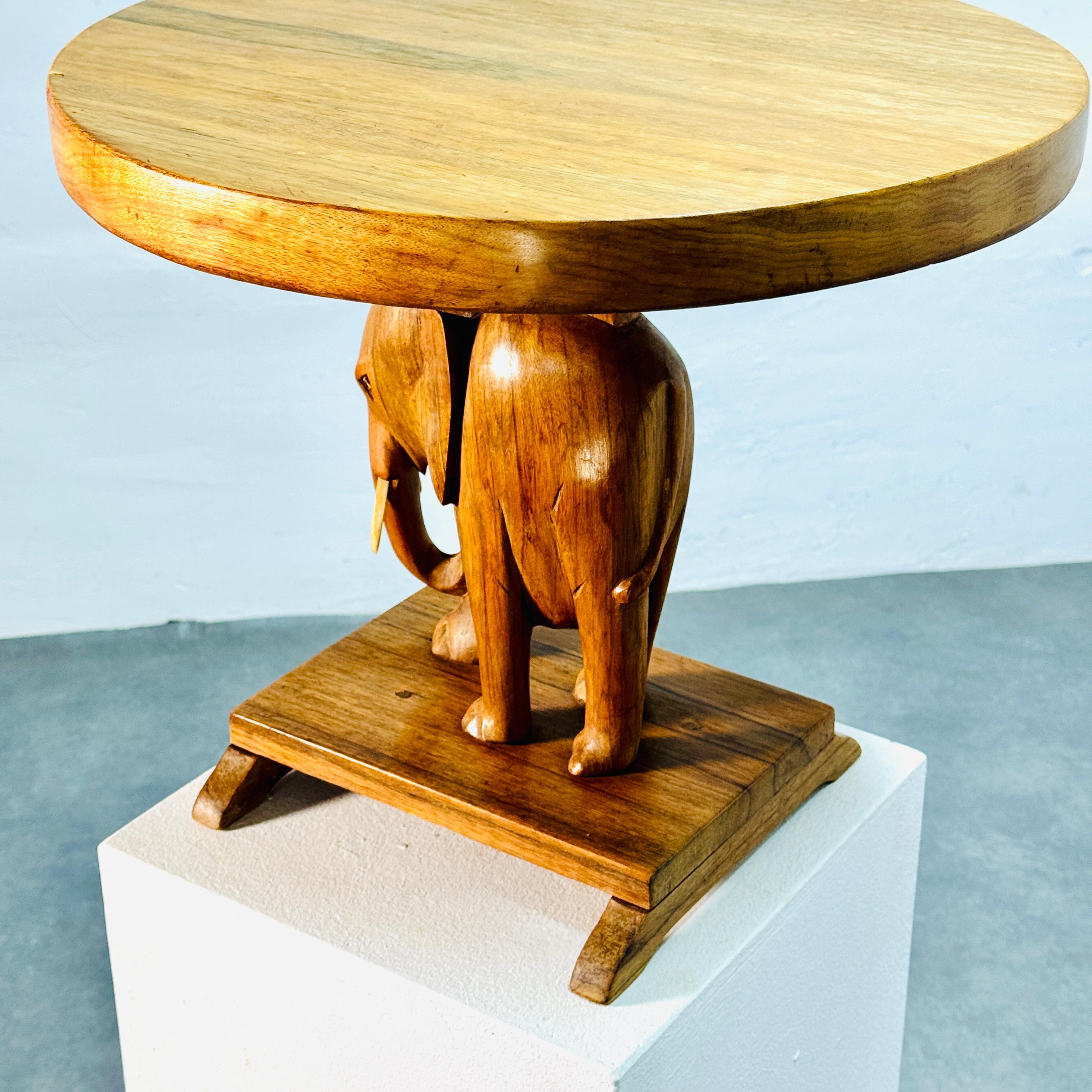 Vintage  Mesa auxiliar Elefante Ashanti, Ghana Años 50 Ghanés en venta