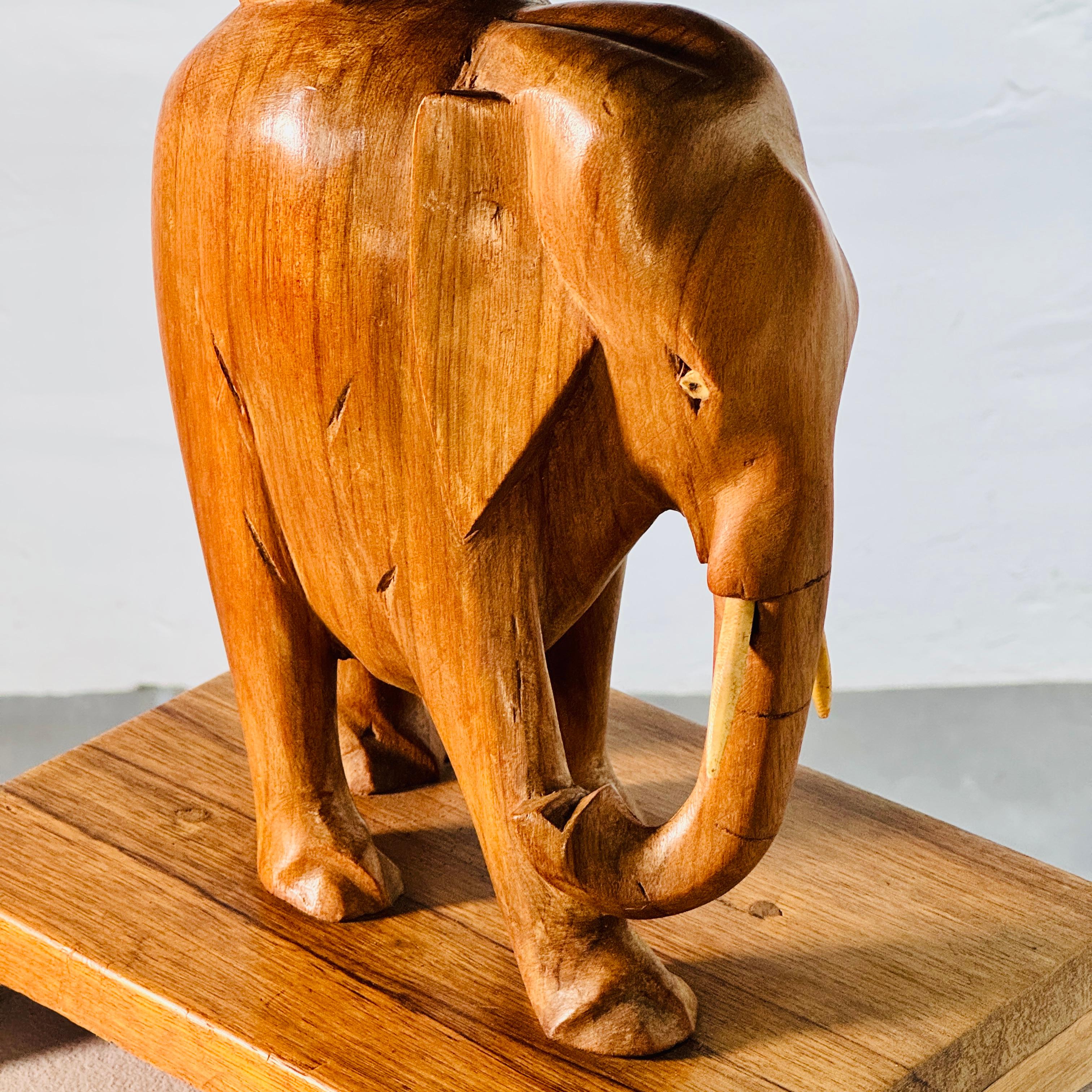 Vintage  Mesa auxiliar Elefante Ashanti, Ghana Años 50 Tallado a mano en venta