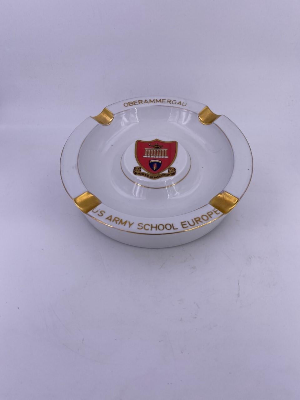 Mid-Century moderno Posacenere vintage US Oberammergau US Army School in vendita