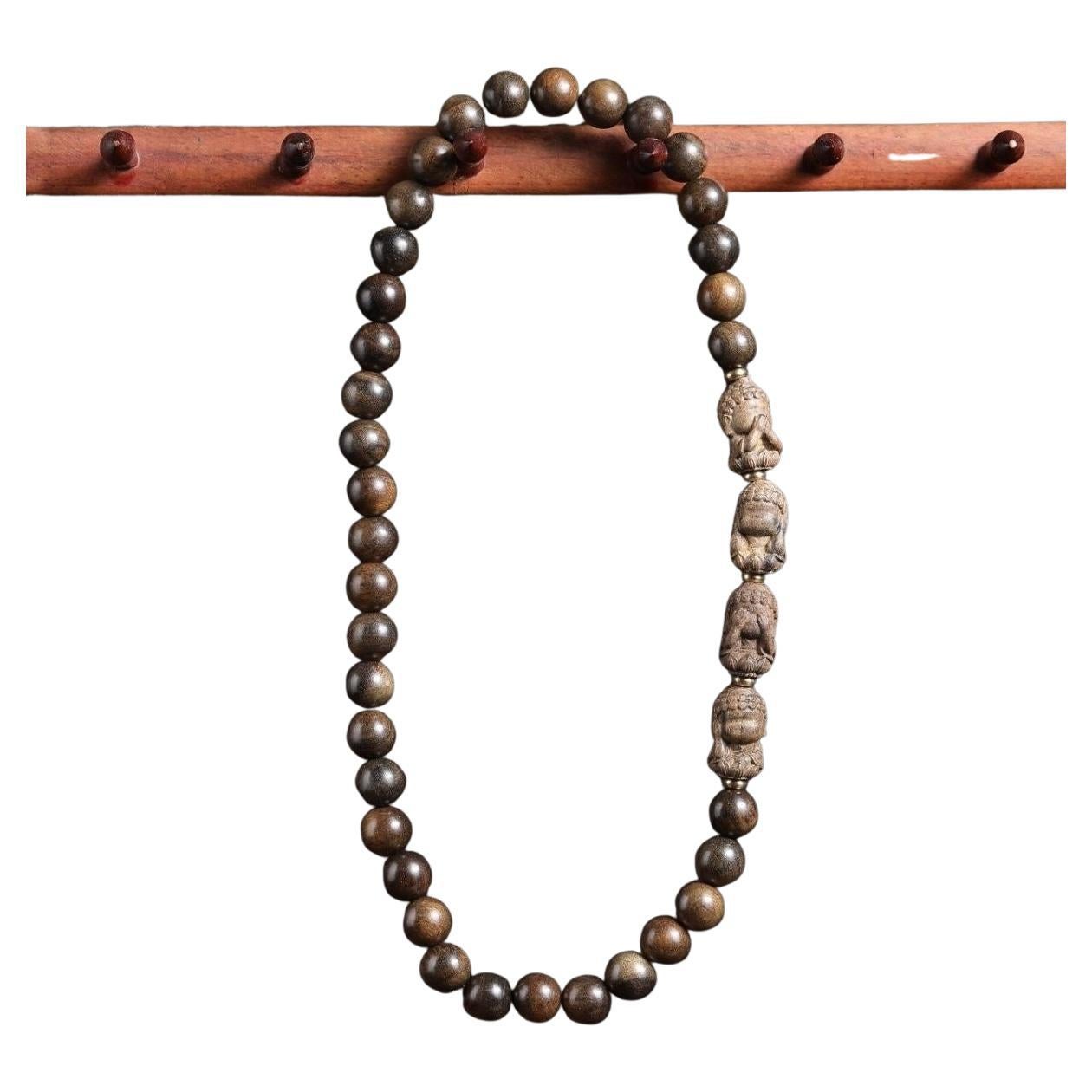 Collar Vintage Asiático Tallado en Madera de Agar Cuatro Estatuas de Monjes "No Malignos