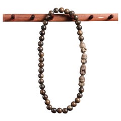 Collar Vintage Asiático Tallado en Madera de Agar Cuatro Estatuas de Monjes "No Malignos