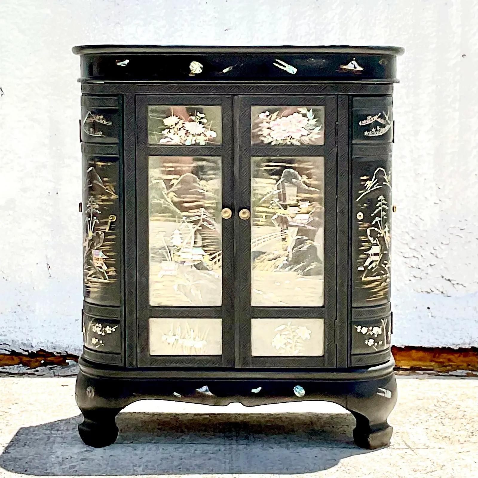 Vintage Asian Black Lacquer Chinoiserie Dry Bar After George Zee In Good Condition In West Palm Beach, FL