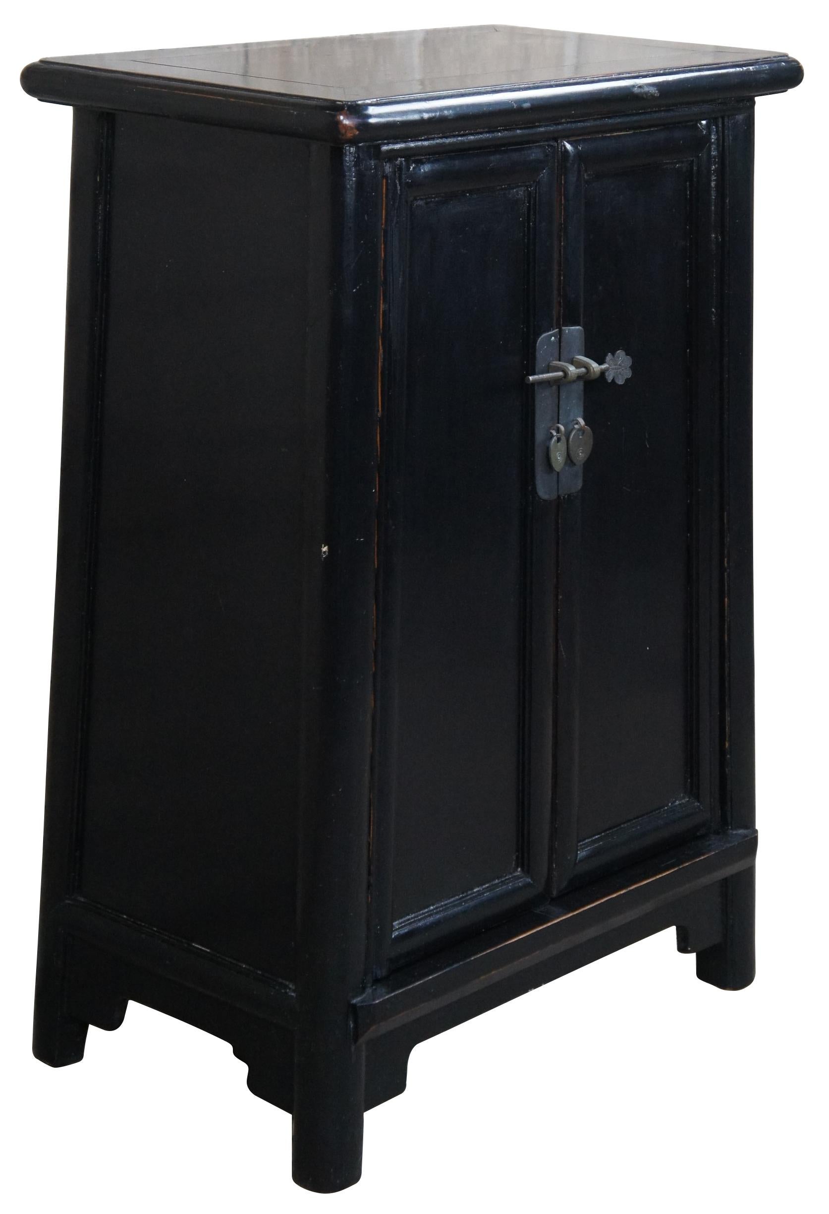 Vintage Asian Black Lacquer Elm Ming Style Altar Cabinet Oriental Chinoiserie In Good Condition In Dayton, OH