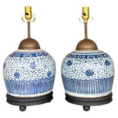 Paire de lampes asiatiques vintage en céramique bleue et blanche