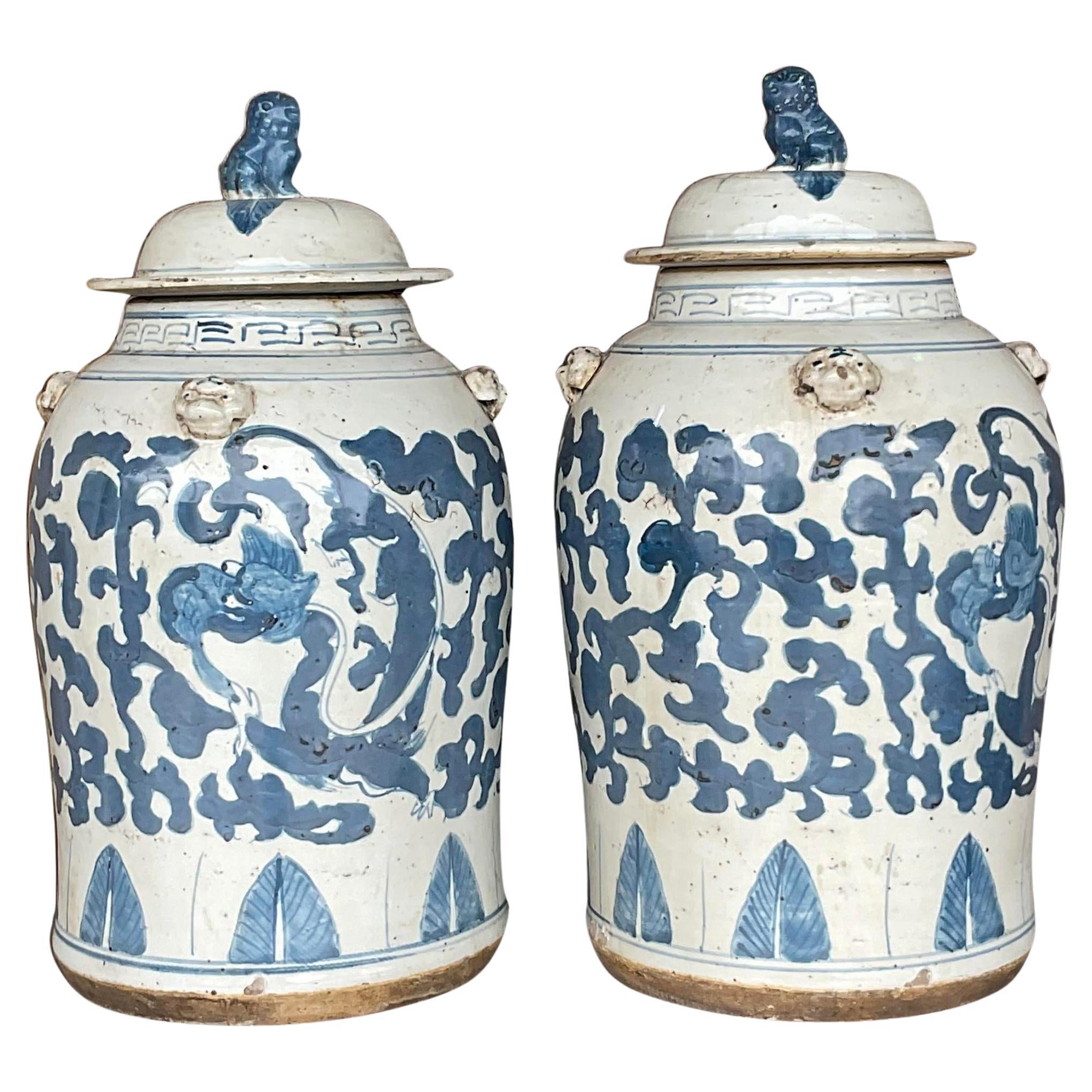 Paire d'urnes asiatiques vintage bleu et blanc pour chien Foo