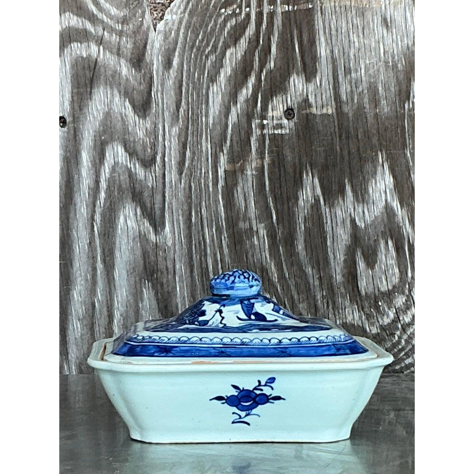 Plat de service asiatique vintage à couvercle bleu et blanc en vente 2