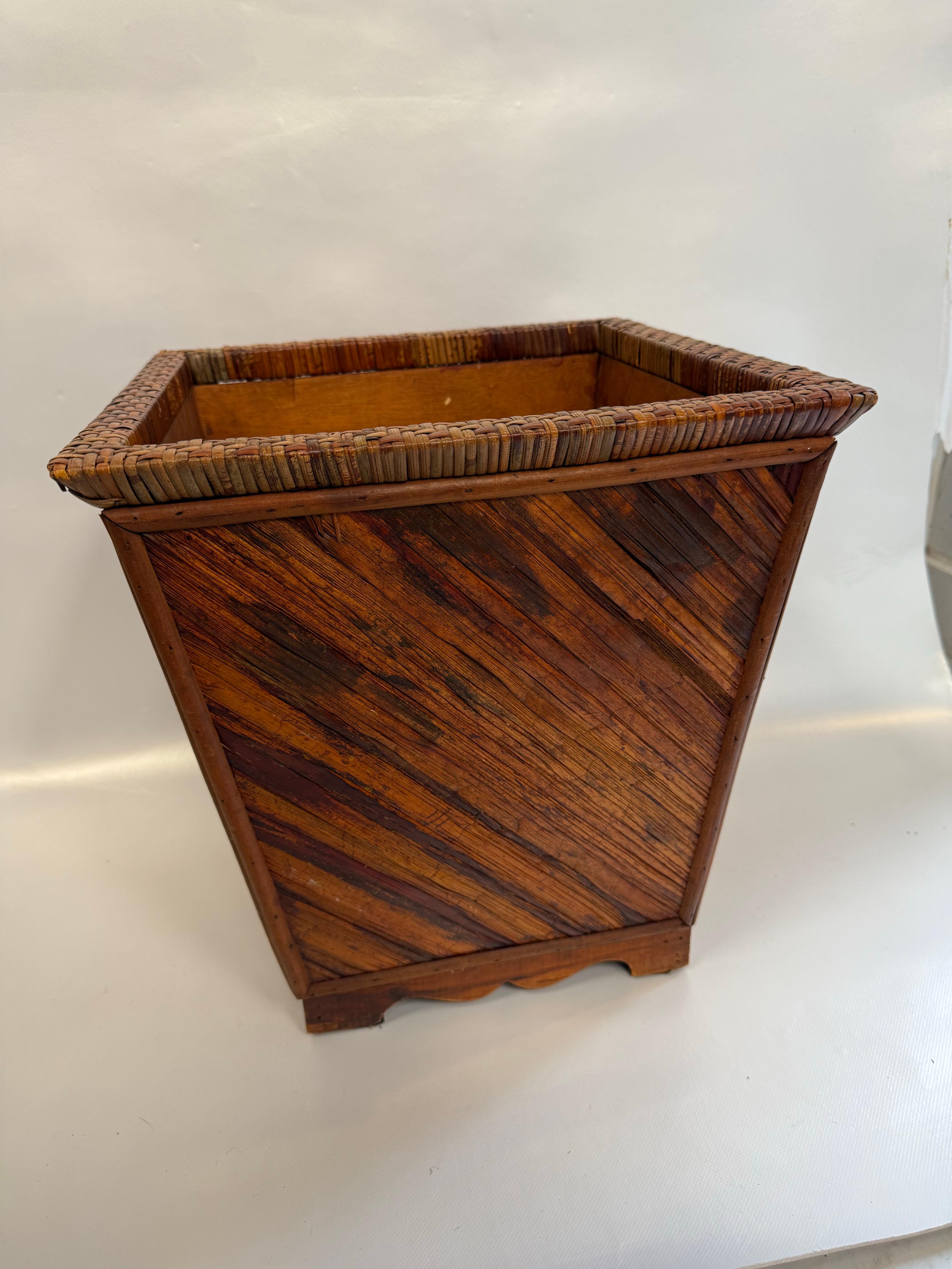 Bohème Jardinière asiatique Boho Chic vintage en osier et bois en vente