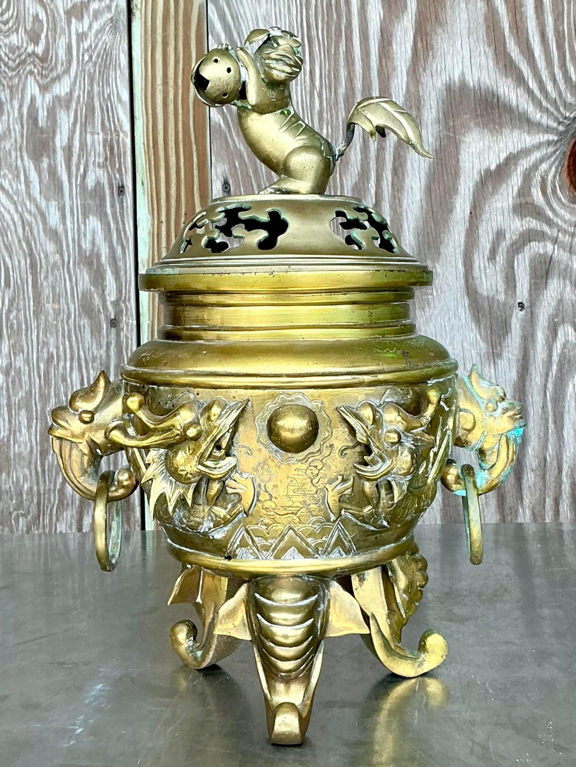 Mid-Century Modern Brûleur d'encens asiatique vintage Dragon en laiton en vente