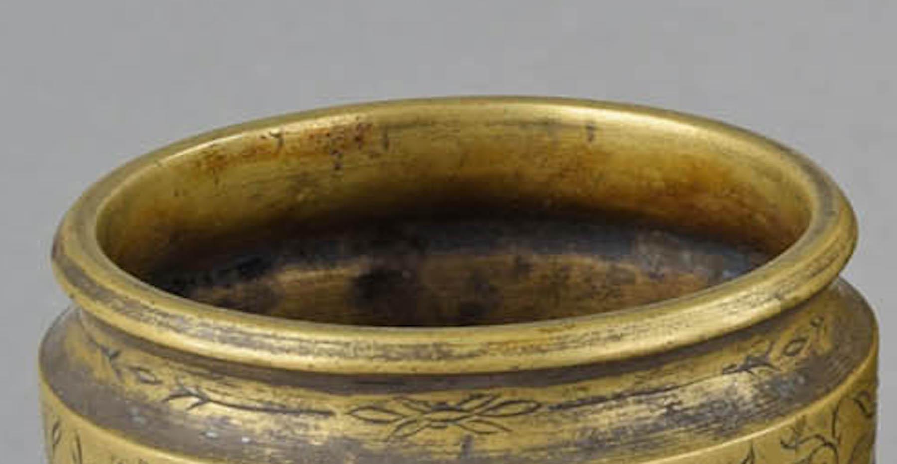 Vintage Asian Brass Mug, South-East Asia, Early 20th Century In Good Condition For Sale In Roma, IT