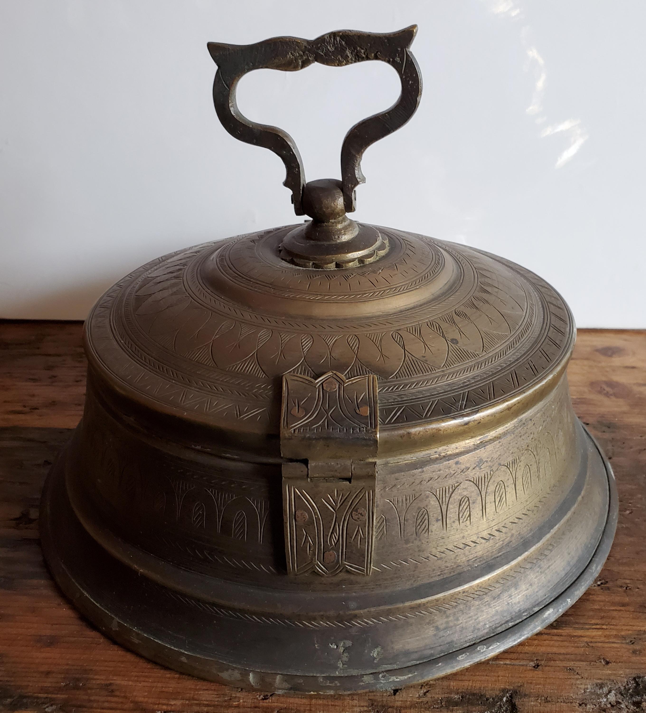 Vintage Asian Brass Spice Box or Canister In Good Condition For Sale In Orlando, FL