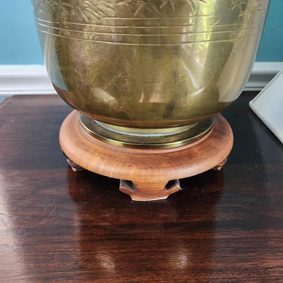 Vintage Asian Brass Table Lamp With Engraved Cranes For Sale 8